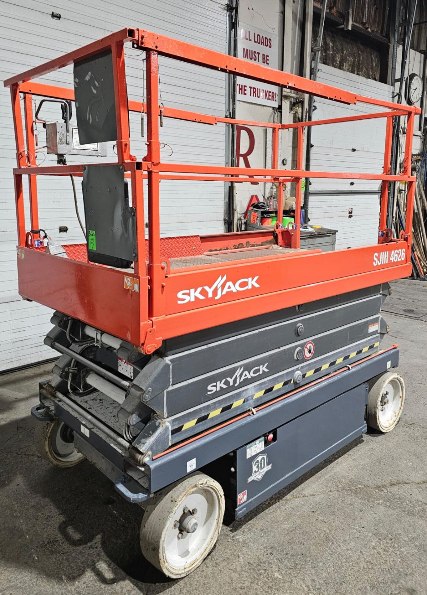 2015 Skyjack III model 4626 Electric Motorized Scissor Lift with pendant controller with - Image 5 of 13