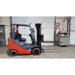 2007 TOYOTA 5,000lbs Capacity LPG (Propane) Forklift with sideshift and 3-STAGE MAST & Non Marking