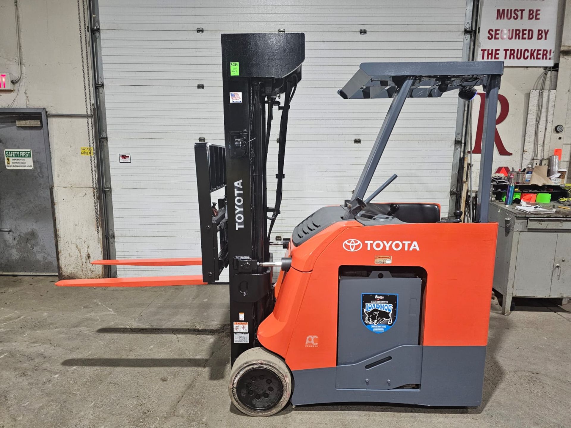 2017 Toyota 4,000lbs Capacity Electric Forklift with 4-STAGE Mast, 276" load height sideshift