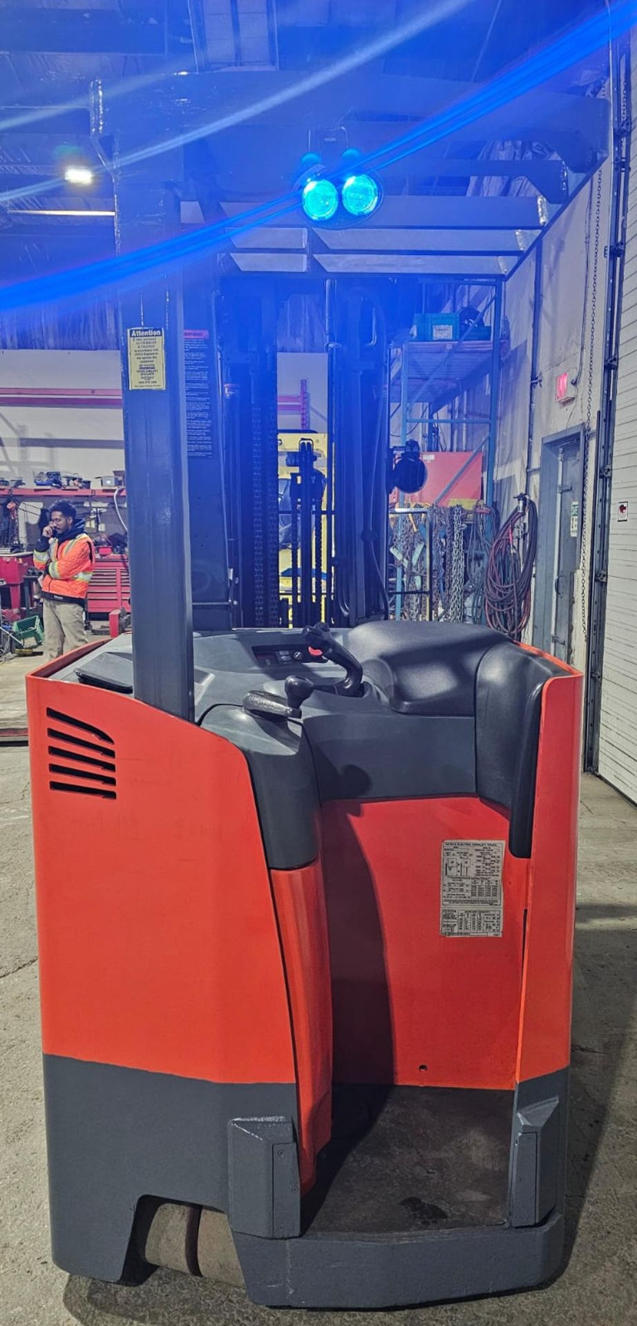 2017 Toyota 4,000lbs Capacity Forklift Electric 48V with sideshift & 3-STAGE MAST and non marking - Image 2 of 6