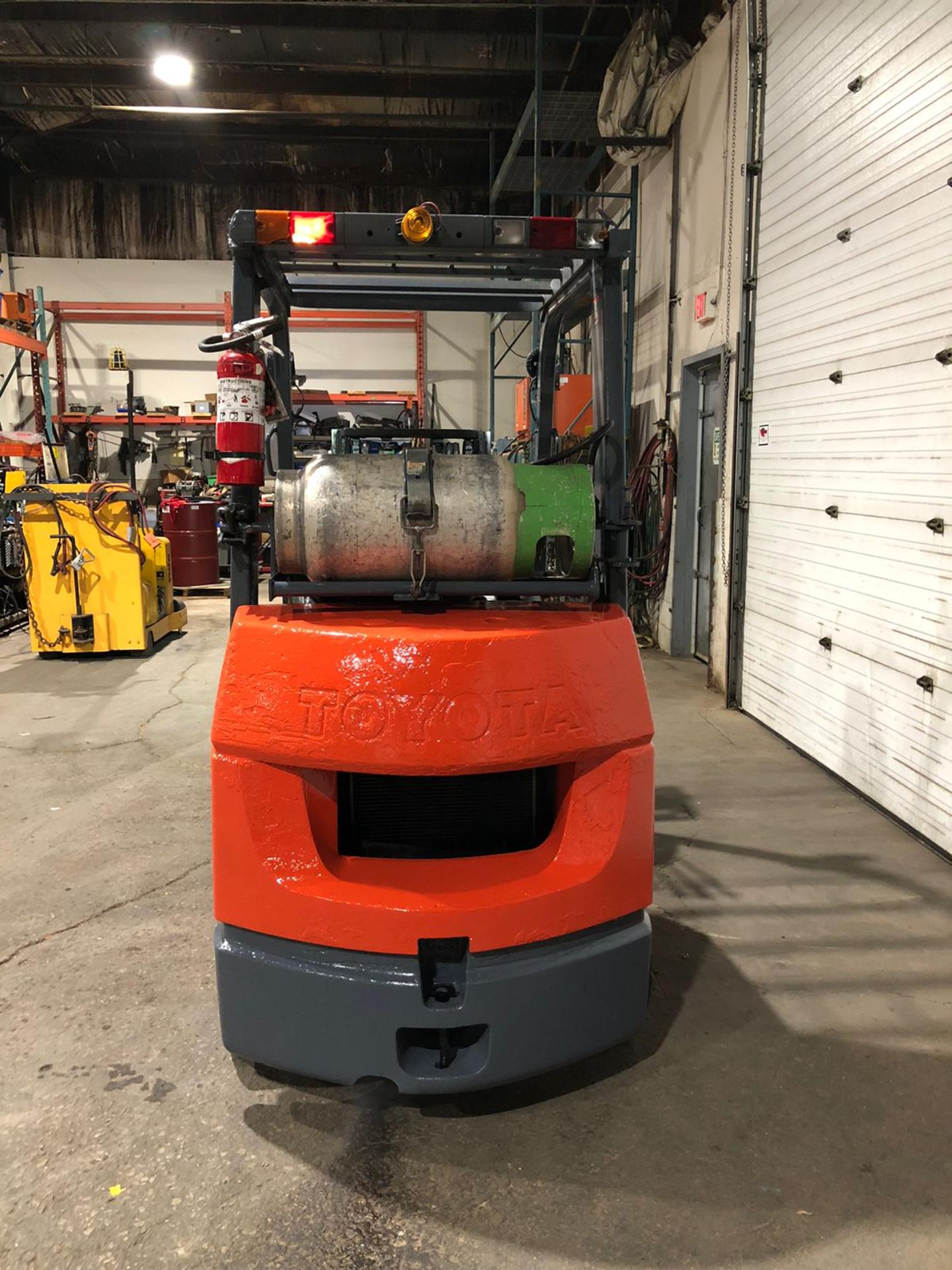 2006 Toyota 5,000lbs Capacity LPG (Propane) Forklift with sideshift and 3-STAGE MAST Trucker Mast ( - Image 5 of 5