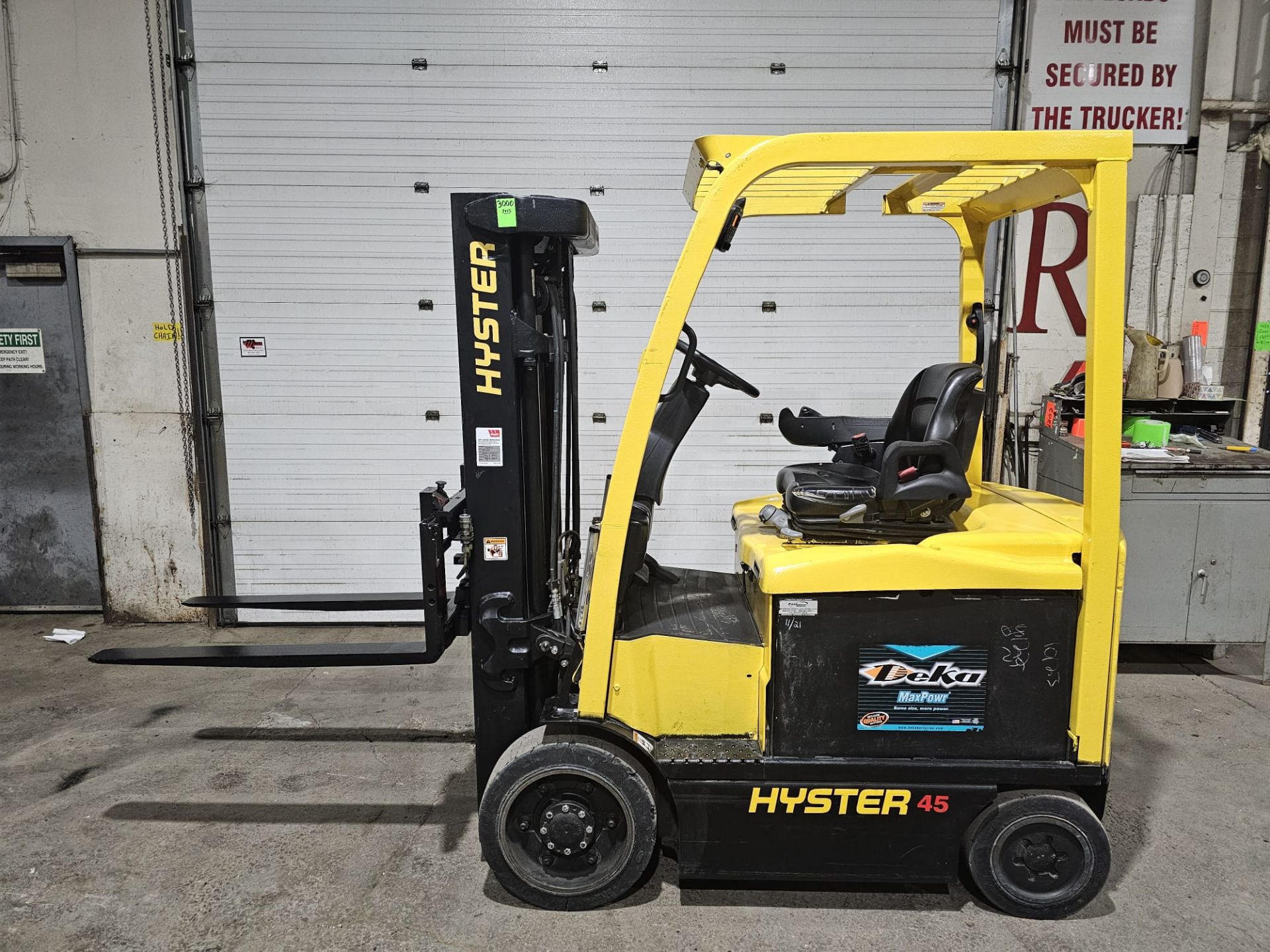2015 Hyster 4,500lbs Capacity Forklift Electric 48V with sideshift & 3-STAGE MAST 189" load height