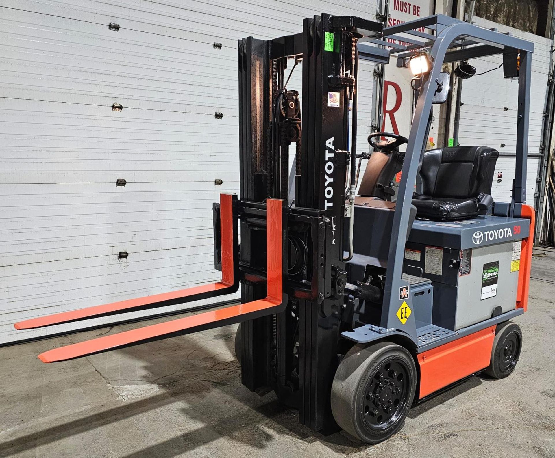 2012 TOYOTA 5,000lbs Capacity Electric Forklift EXPLOSION PROOF 48V with sideshift & 3-Stage Mast - Image 3 of 6