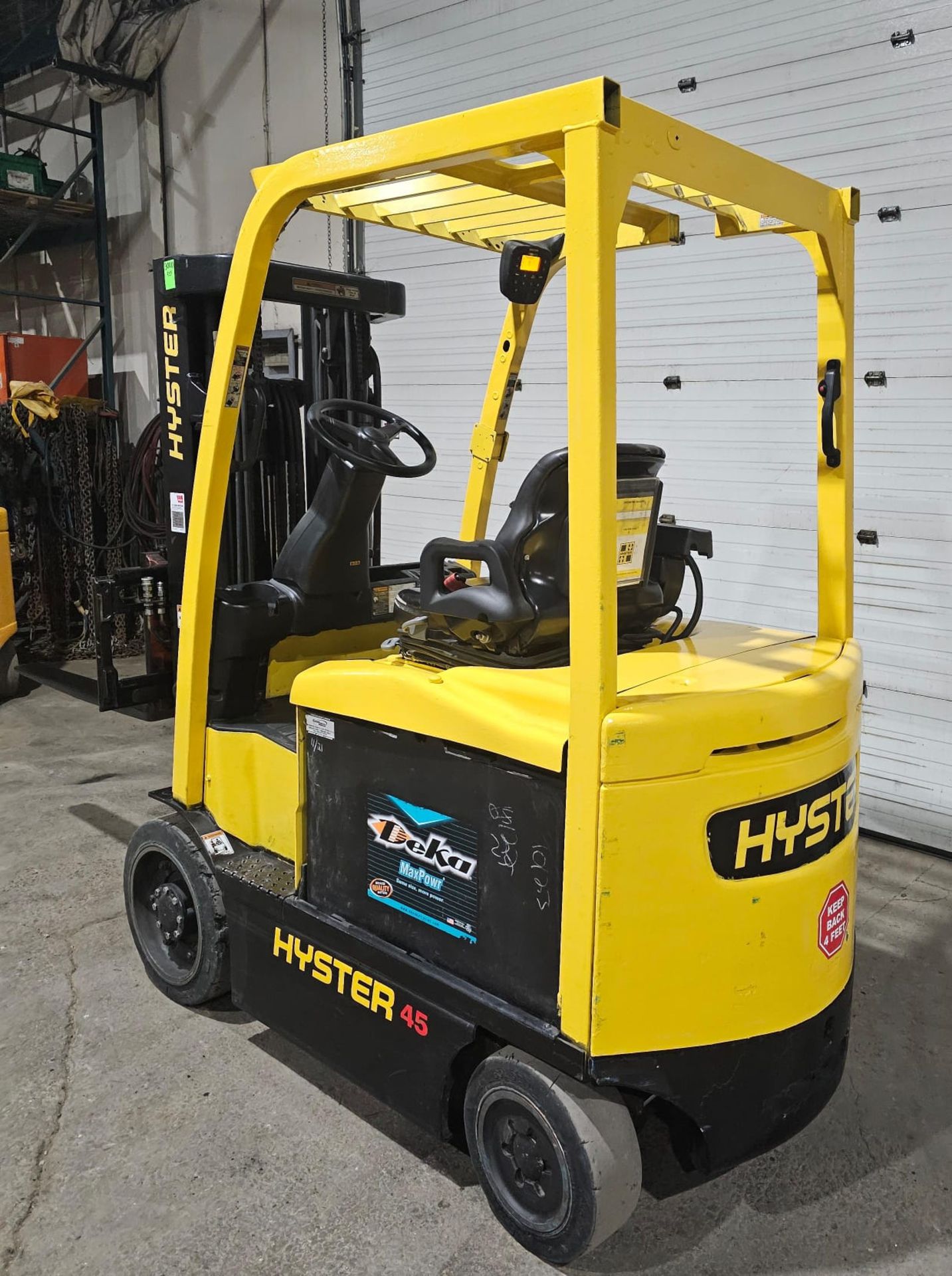2015 Hyster 4,500lbs Capacity Forklift Electric 48V with sideshift & 3-STAGE MAST 189" load height - Image 3 of 7