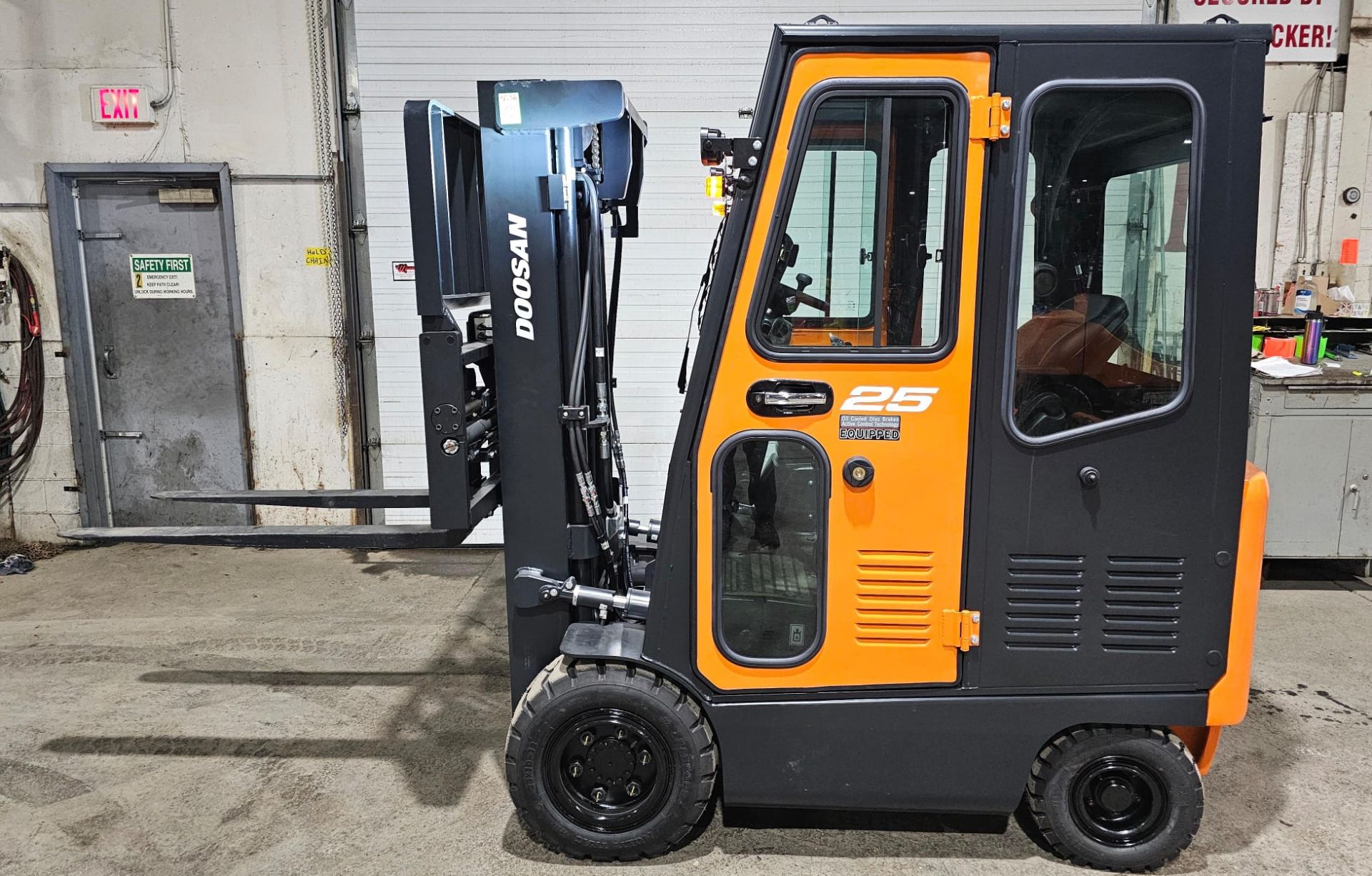 2023 NEW DOOSAN 5,000lbs Capacity OUTDOOR Forklift BRAND NEW BATTERY 48V with 0 Hours with Sideshift