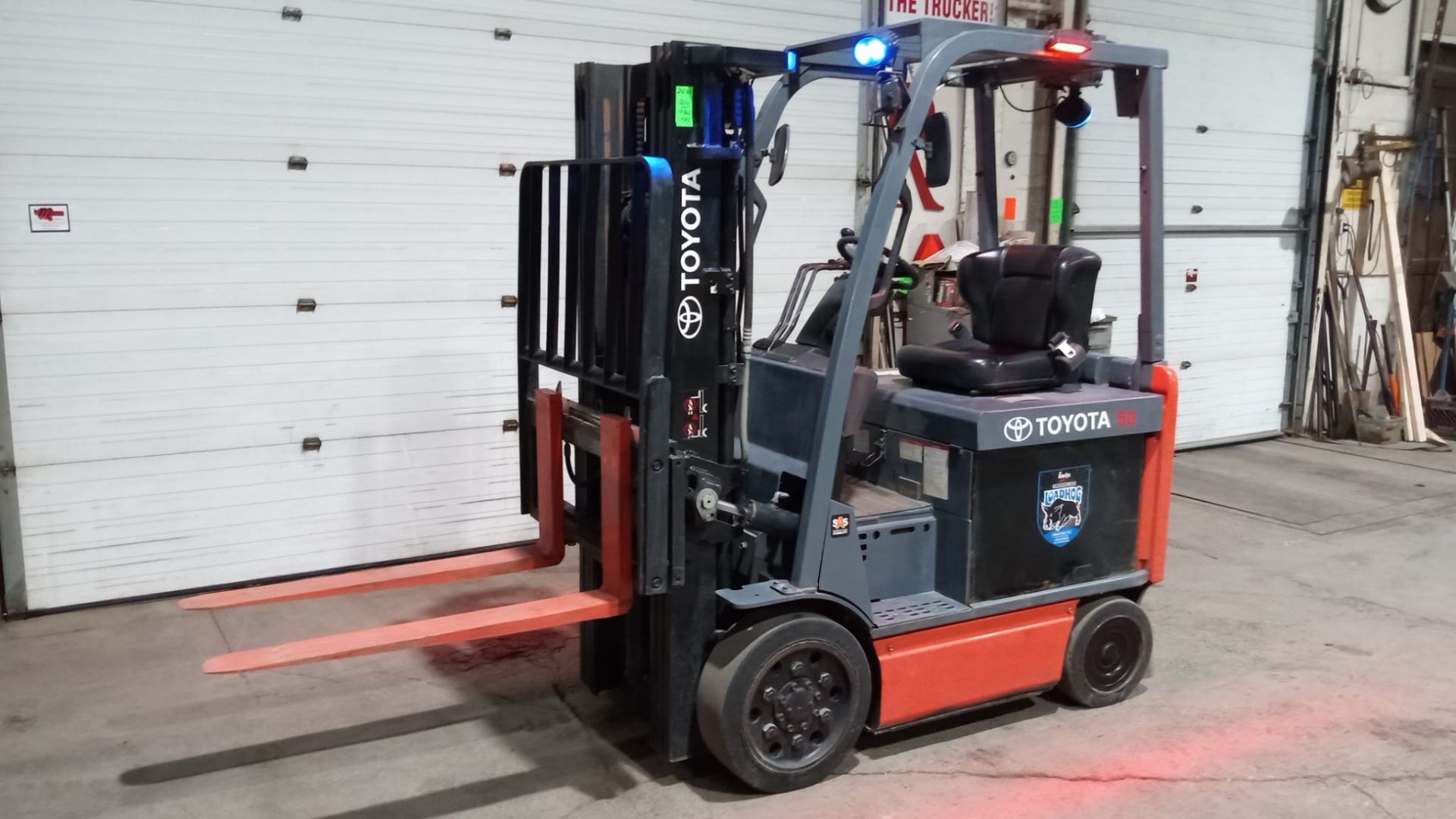 2014 TOYOTA 5,000lbs Capacity Electric Forklift 36V with sideshift & 3-Stage Mast - FREE CUSTOMS - Image 3 of 6