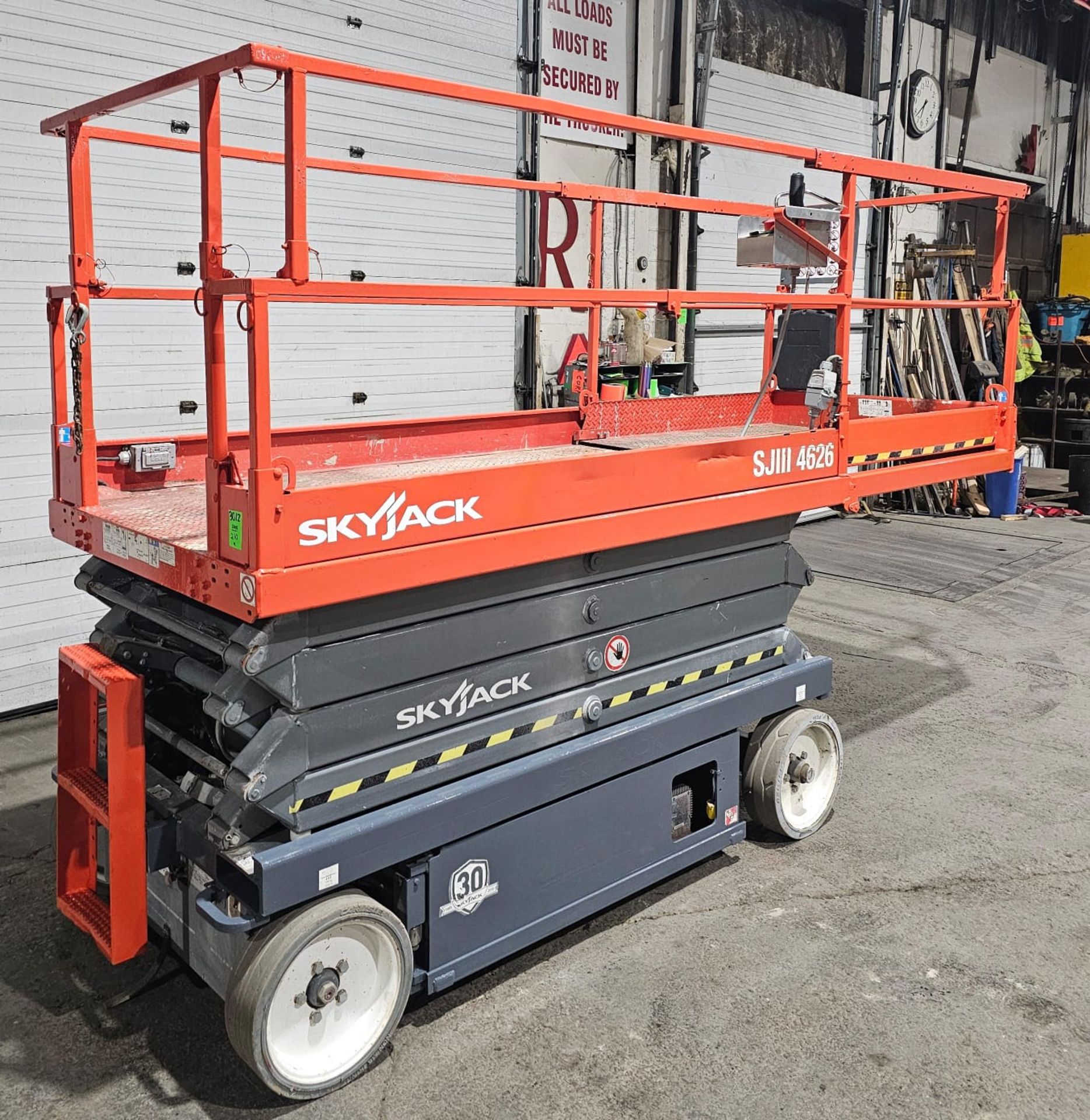 2015 Skyjack SJIII-4626 1000lbs Capacity OUTDOOR Forklift Electric 3 person 24v 26ft lift height - Image 6 of 14