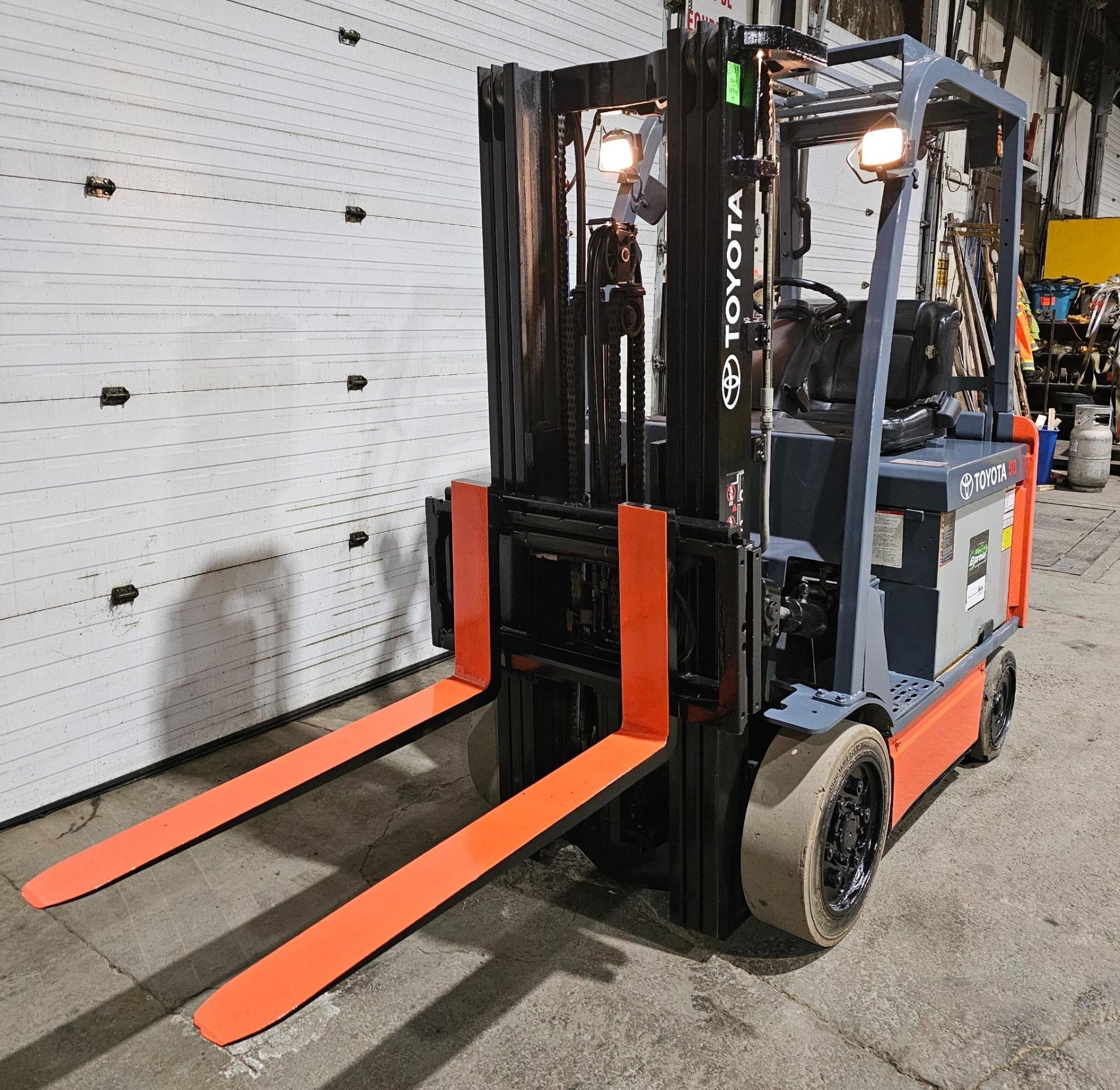 2012 TOYOTA 5,000lbs Capacity Electric Forklift 48V with sideshift & 3-Stage Mast 189" Lift Height - - Image 4 of 6