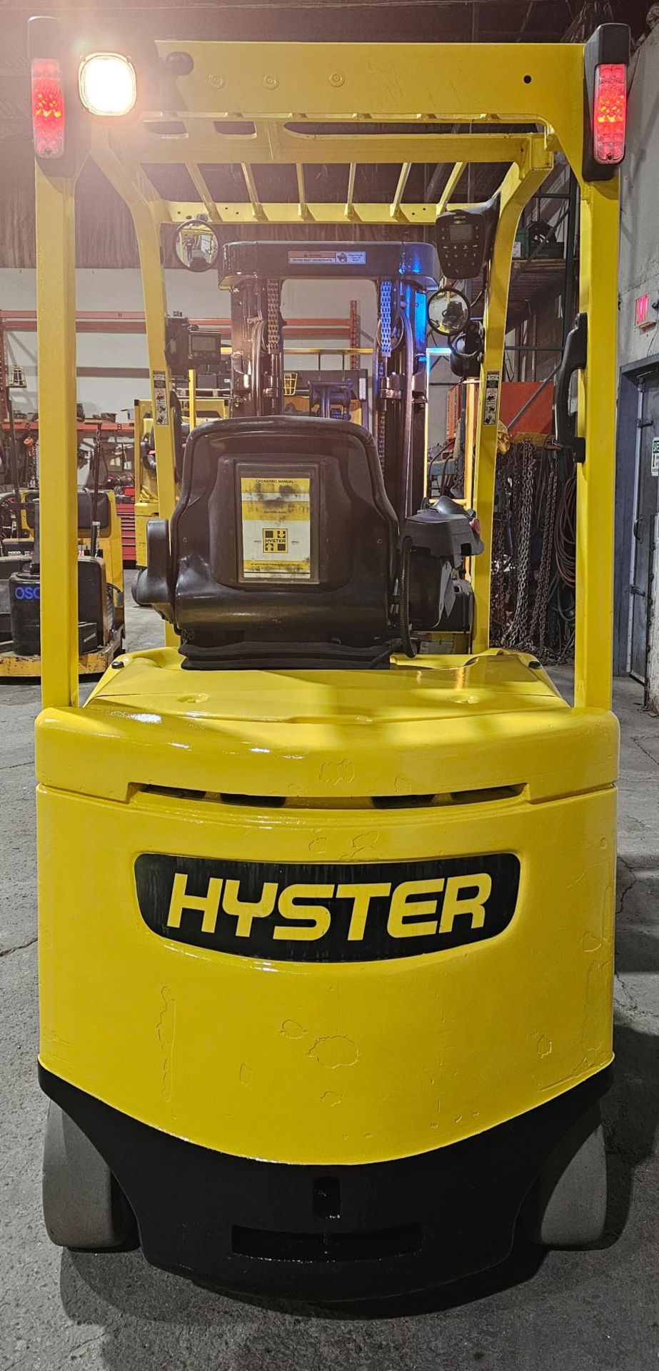 2016 Hyster 5,000lbs Capacity Forklift BRAND NEW BATTERY 48V Battery Sideshift 3-STAGE MAST * 187" - Image 7 of 8