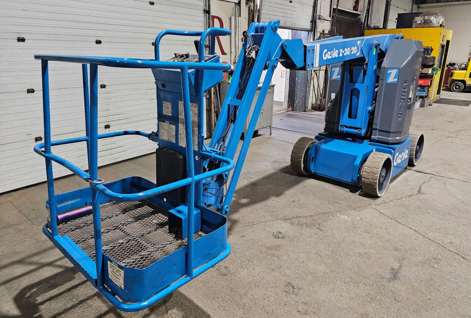 Genie model Z-30-N Zoom Boom Electric Motorized Man Lift 30' Height & 21' Reach - with 24V Battery - Image 5 of 10