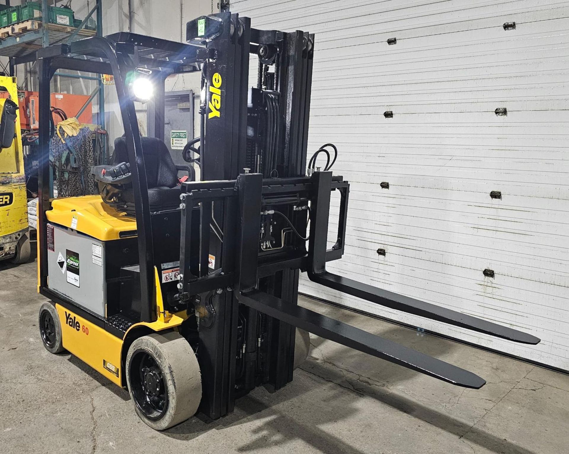 2017 Yale 6,000lbs Cpacity Electric Forklift 48V with NEW sideshift & Forks 3-STAGE MAST 187" lift - Image 7 of 8