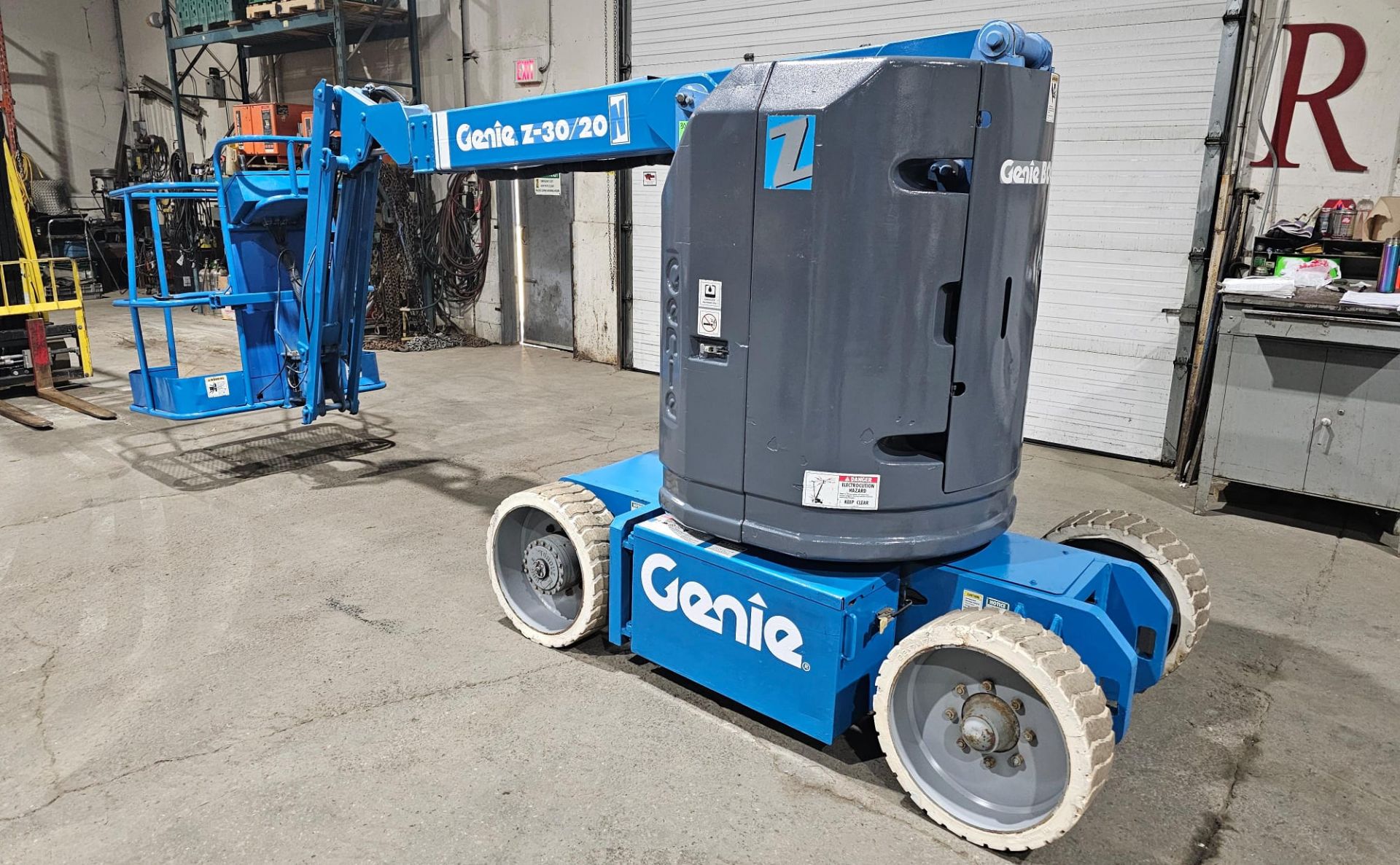 Genie model Z-30/20N Zoom Boom Electric Motorized Man Lift 30' Height & 21' Reach - with 24V Battery - Image 2 of 10