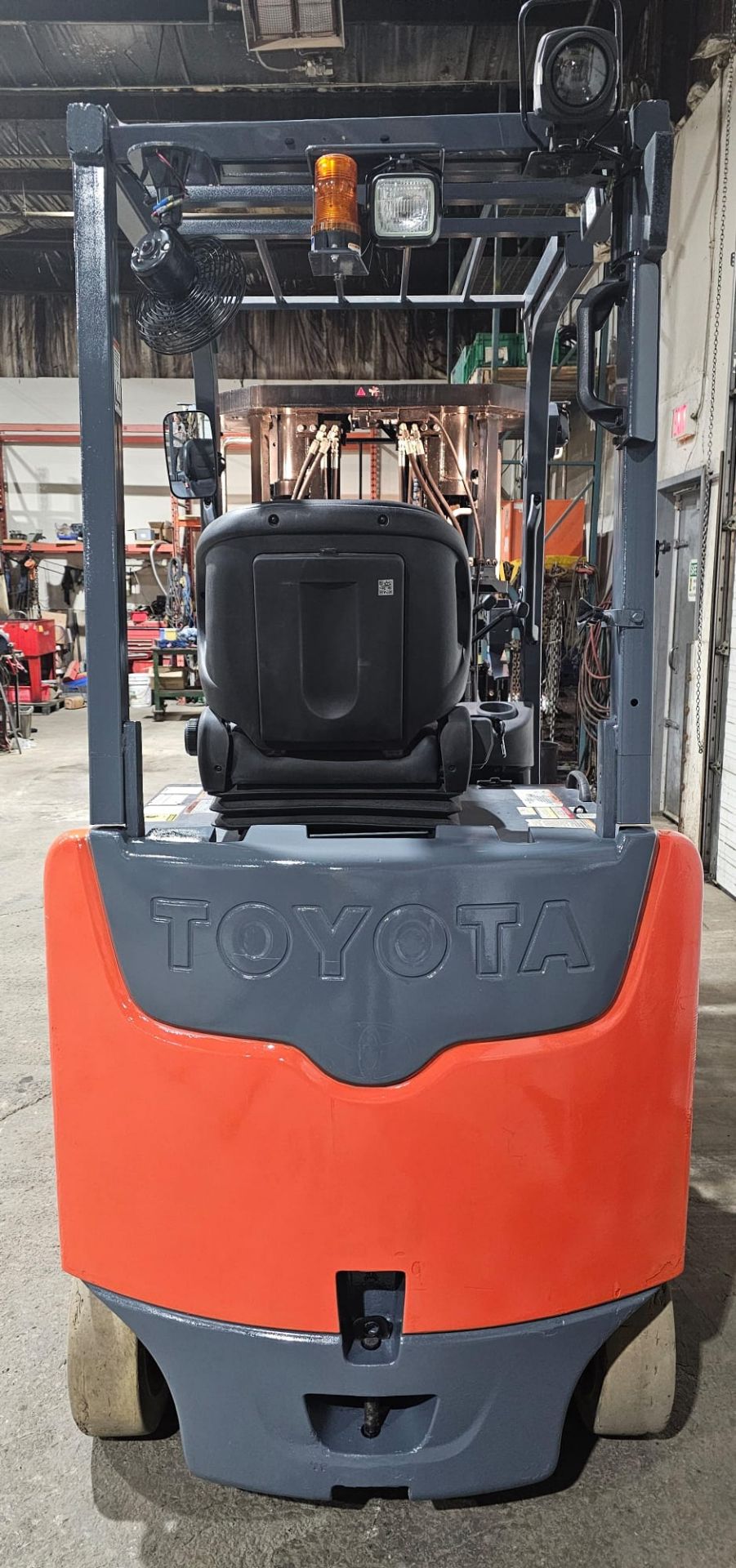 2017 Toyota 5,000lbs Capacity Electric Forklift 4-Stage Mast 48V with sideshift 241" load height & 4 - Image 7 of 9