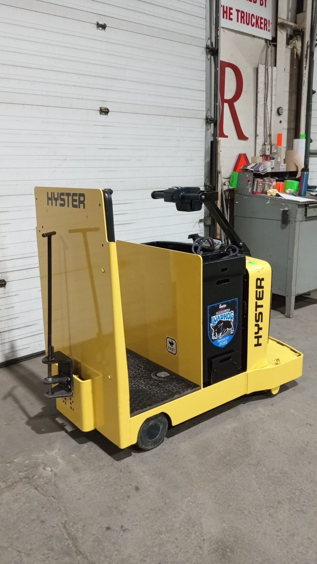 2018 Hyster Ride On Tow Tractor - Tugger / Personal Carrier with 24V Battery Electric Unit - Image 2 of 5