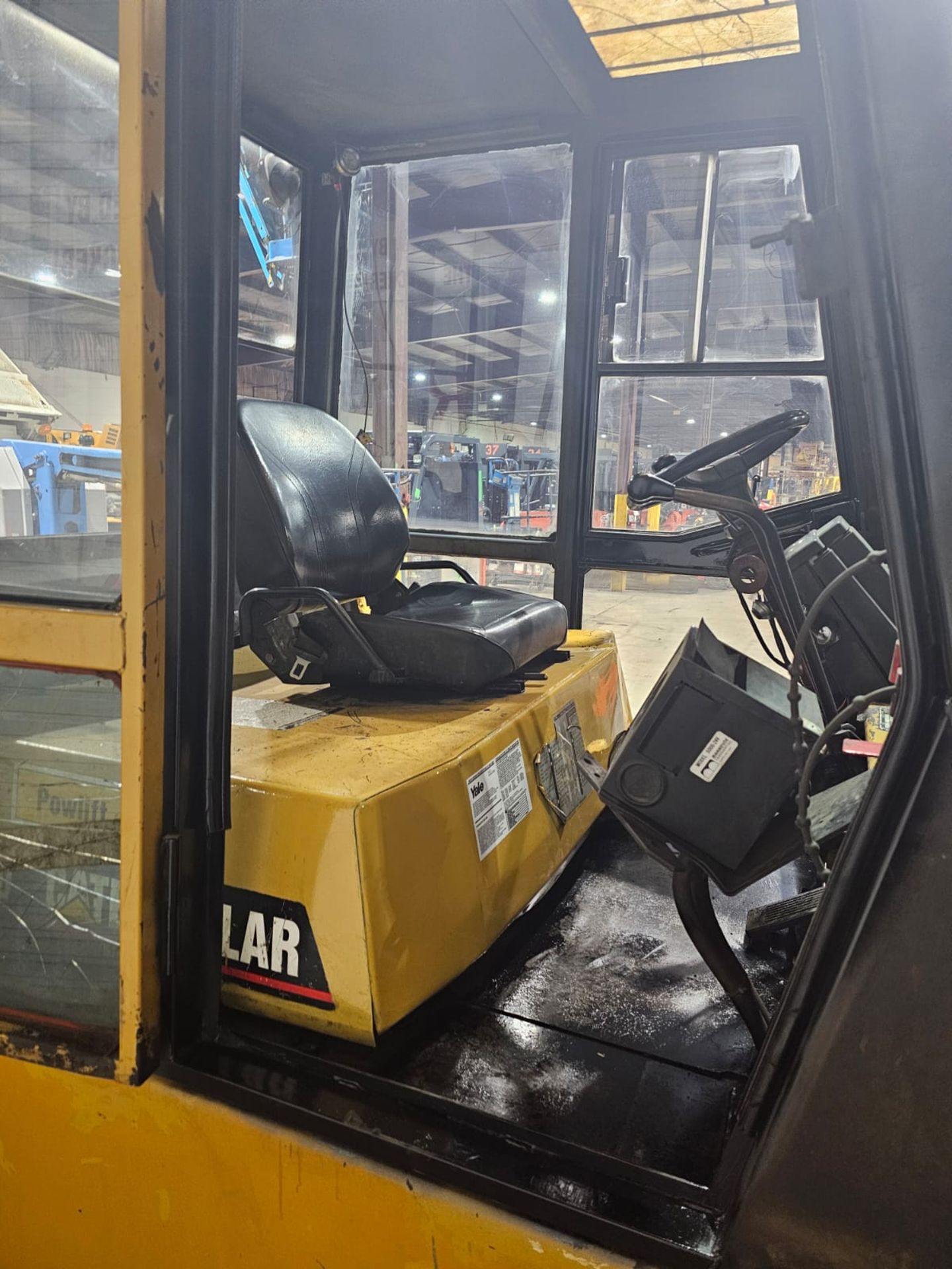 CATERPILLAR 20,000lbs Capacity LPG (Propane) OUTDOOR Forklift with 72" Forks & 146" load height with - Image 3 of 9