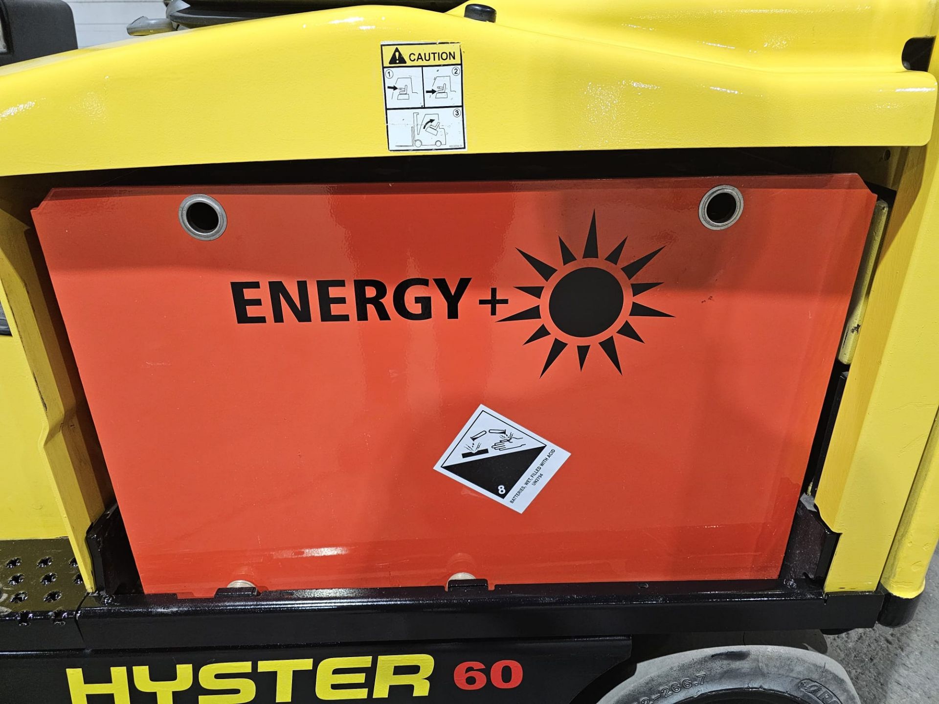 2016 Hyster 5,000lbs Capacity Forklift BRAND NEW BATTERY 48V Battery Sideshift 3-STAGE MAST * 187" - Image 3 of 8