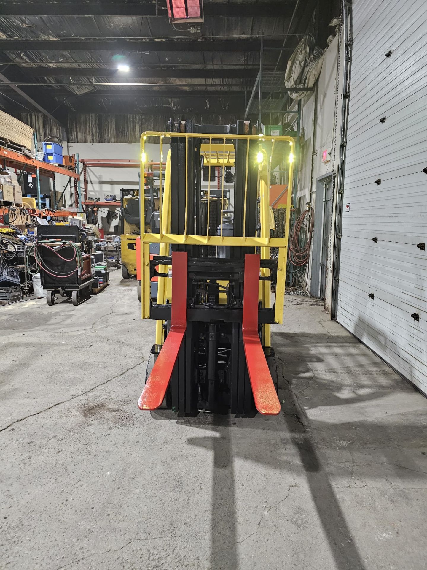 2015 Hyster 4,000lbs Capacity LPG (Propane) Forklift with sideshift and 3-STAGE MAST (no propane - Image 5 of 5