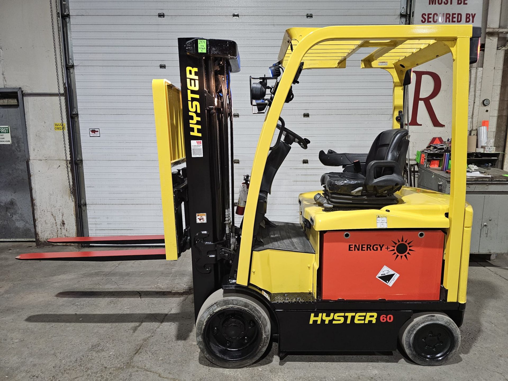 2016 Hyster 5,000lbs Capacity Forklift BRAND NEW BATTERY 48V Battery Sideshift 3-STAGE MAST * 187"