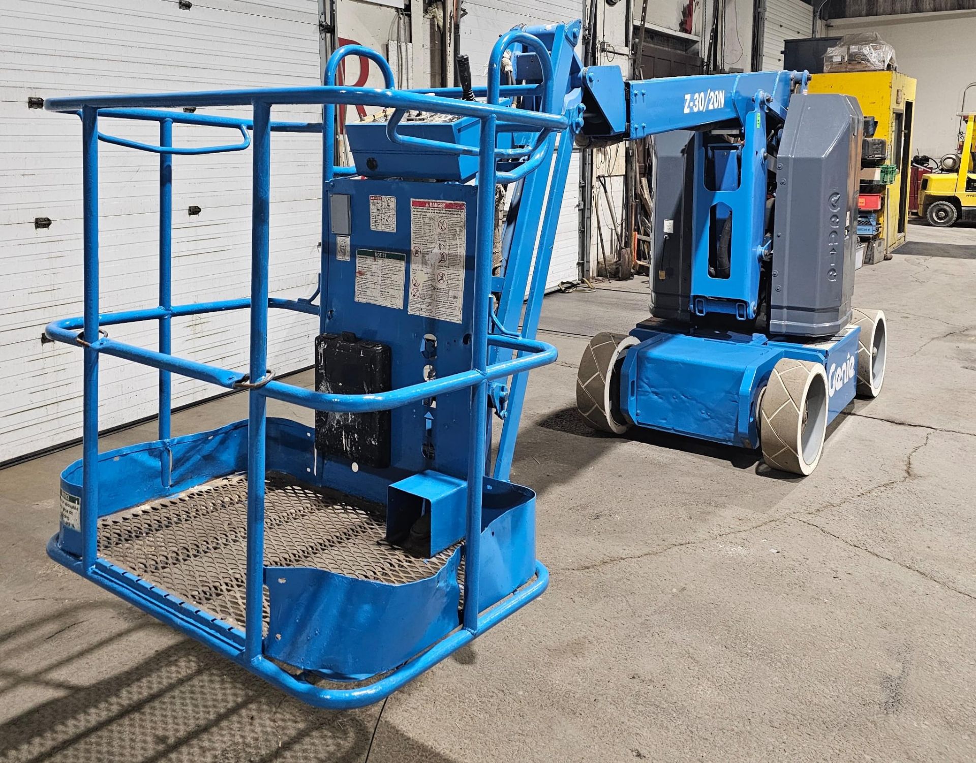 Genie model Z-30/20N Zoom Boom Electric Motorized Man Lift 30' Height & 21' Reach - with 24V Battery - Image 7 of 9