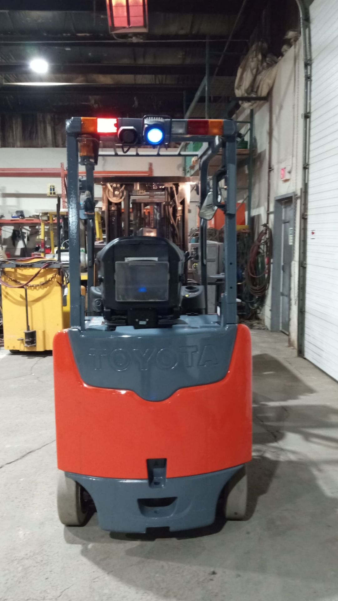 2016 Toyota 5,000lbs Capacity Electric Forklift 48V with LORON CLAMP & 3-STAGE MAST & Non Marking - Image 9 of 11