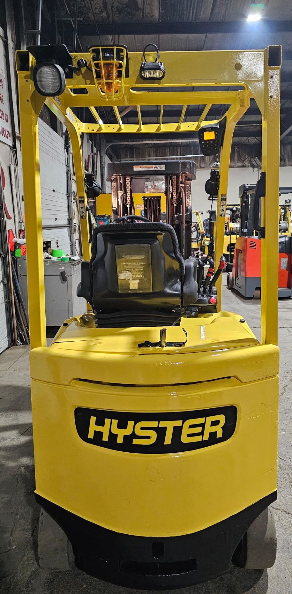 2014 Hyster 5,000lbs Capacity Electric Forklift 48V with sideshift 3-STAGE MAST 189" load height - Image 6 of 8