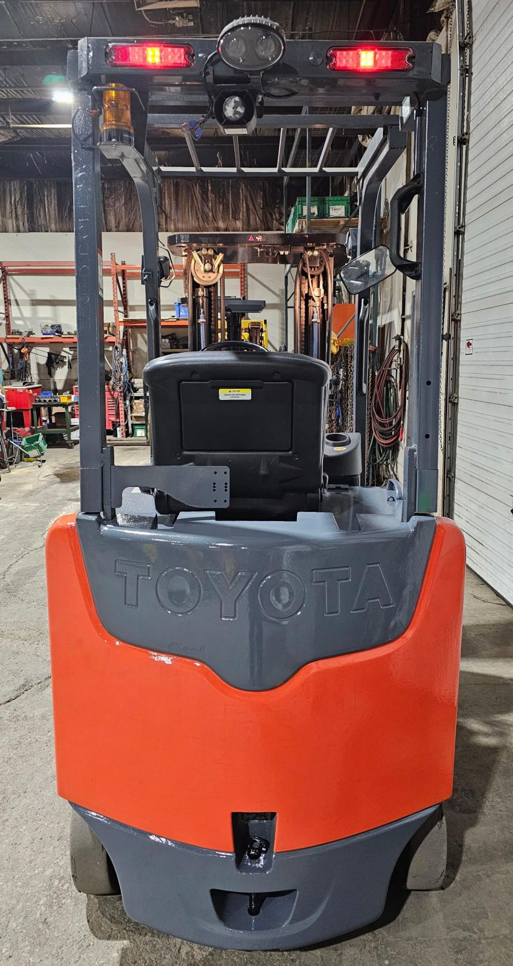 2012 TOYOTA 5,000lbs Capacity Electric Forklift 48V with sideshift & 3-Stage Mast 189" Lift Height - - Image 6 of 6