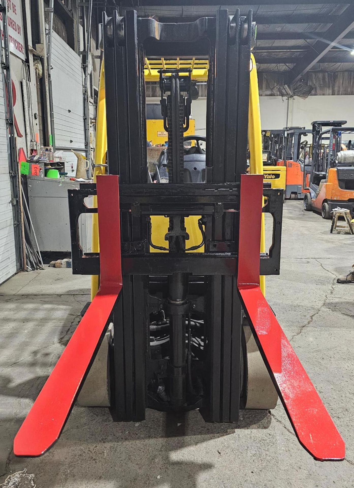 2015 Hyster 5,000lbs Capacity LPG (Propane) Forklift with sideshift & 3-STAGE MAST & Non marking - Image 4 of 4