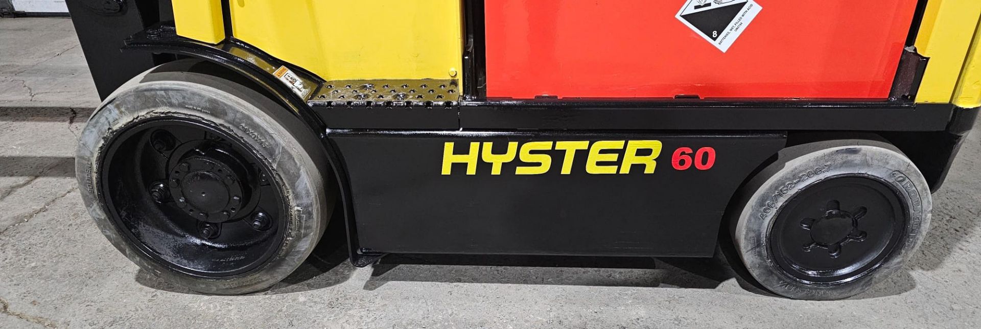 2016 Hyster 5,000lbs Capacity Forklift BRAND NEW BATTERY 48V Battery Sideshift 3-STAGE MAST * 187" - Image 5 of 8