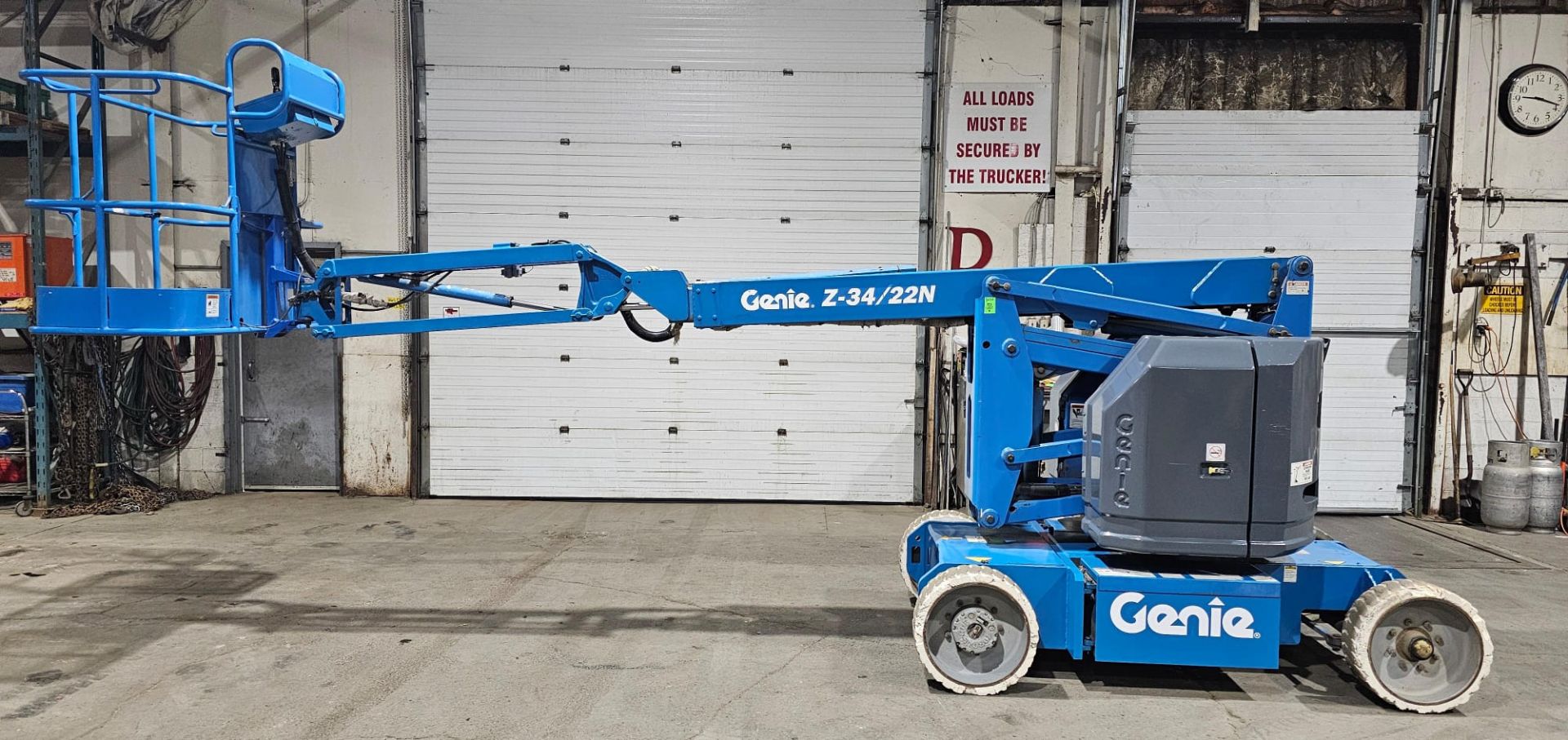 Genie Boom Lift Model Z34N 500lbs 2 person Capacity INDOOR/OUTDOOR Electric 48V 34 ft platform - Image 2 of 10