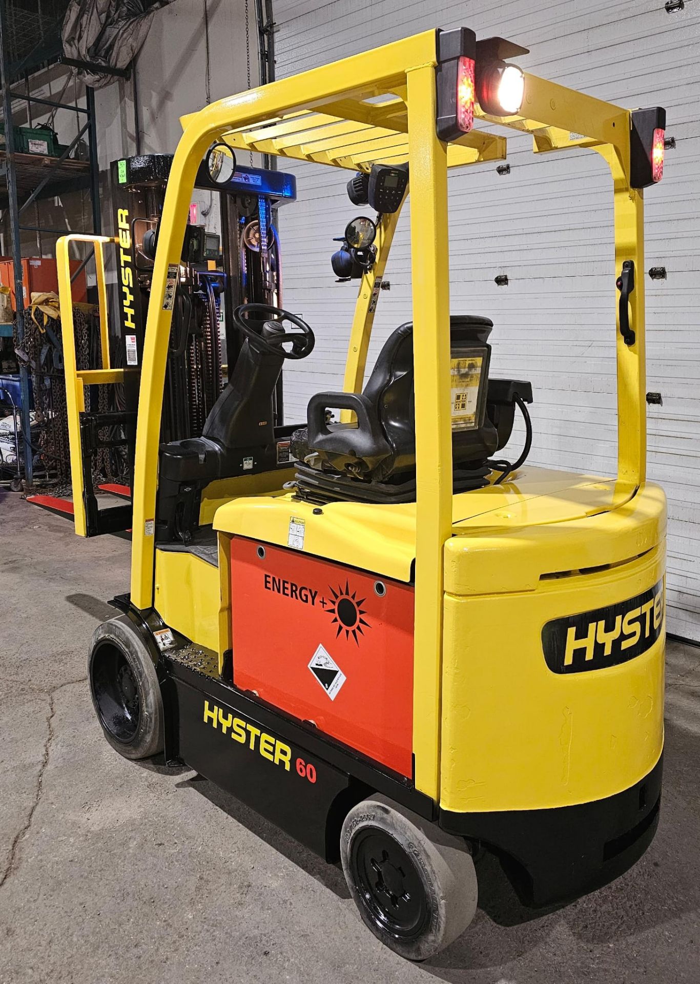 2016 Hyster 5,000lbs Capacity Forklift BRAND NEW BATTERY 48V Battery Sideshift 3-STAGE MAST * 187" - Image 2 of 8