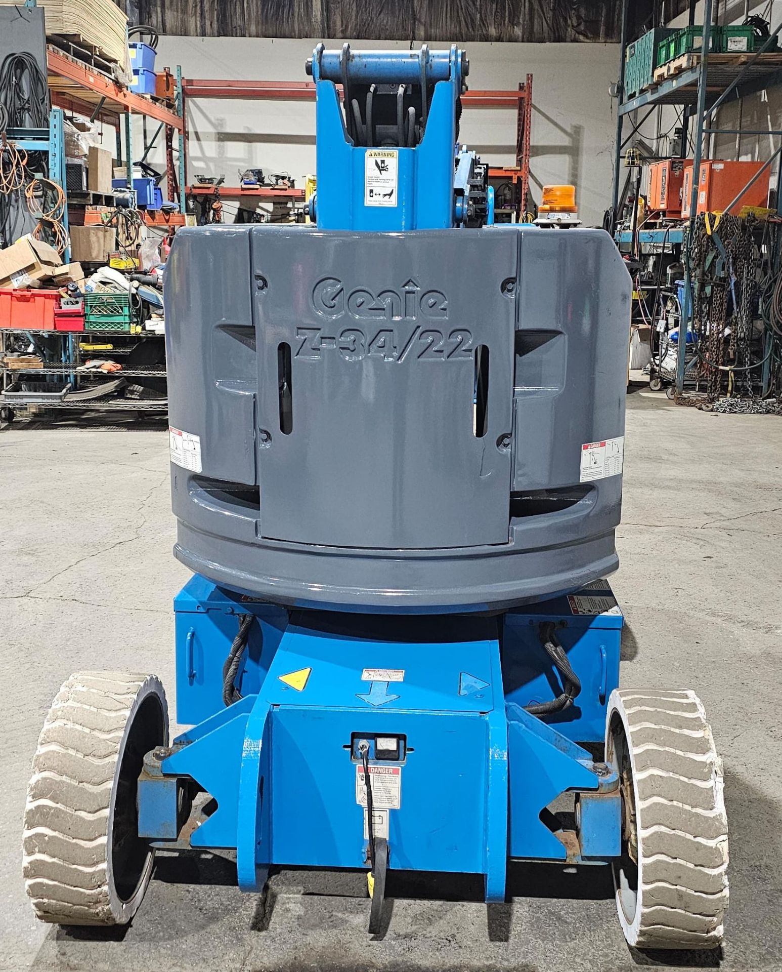 2007 Genie model Z-30-N Zoom Boom Electric Motorized Man Lift 30' Height & 21' Reach - with 24V - Image 4 of 9