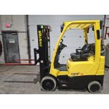 2015 Hyster 5,000lbs Capacity LPG (Propane) Forklift with sideshift & 3-STAGE MAST & Non marking