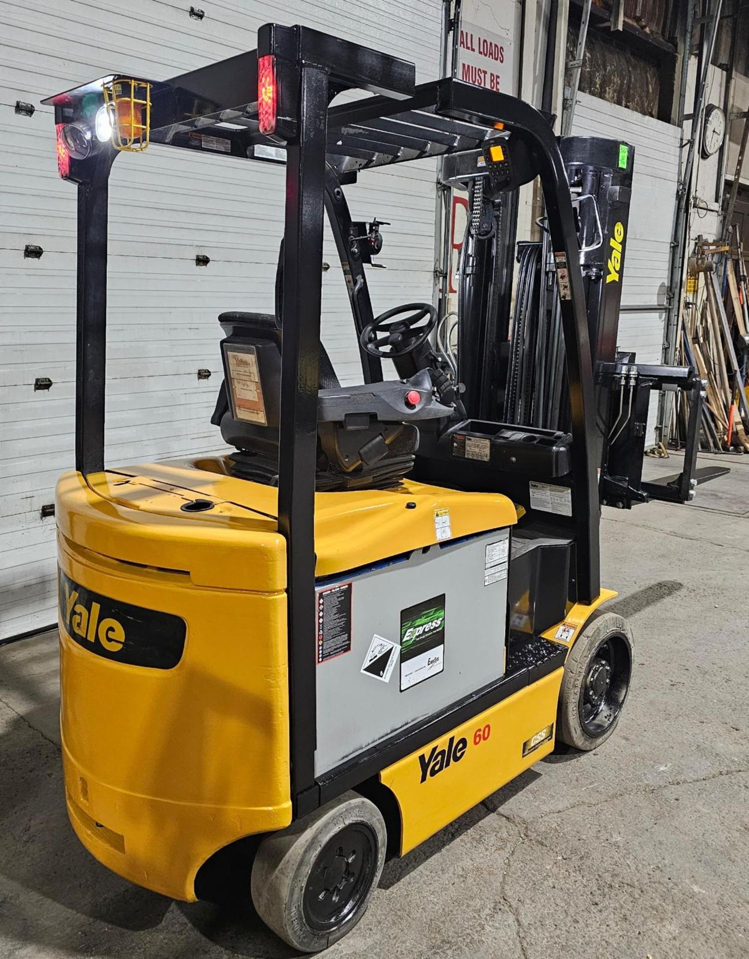 2017 Yale 6,000lbs Cpacity Electric Forklift 48V with NEW sideshift & Forks 3-STAGE MAST 187" lift - Image 6 of 8