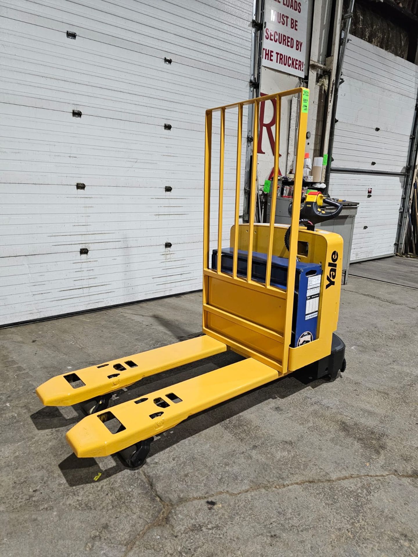2005 Yale 6,500lbs capacity Powered Pallet Cart 12V BATTERY - Walkie unit - Image 2 of 5