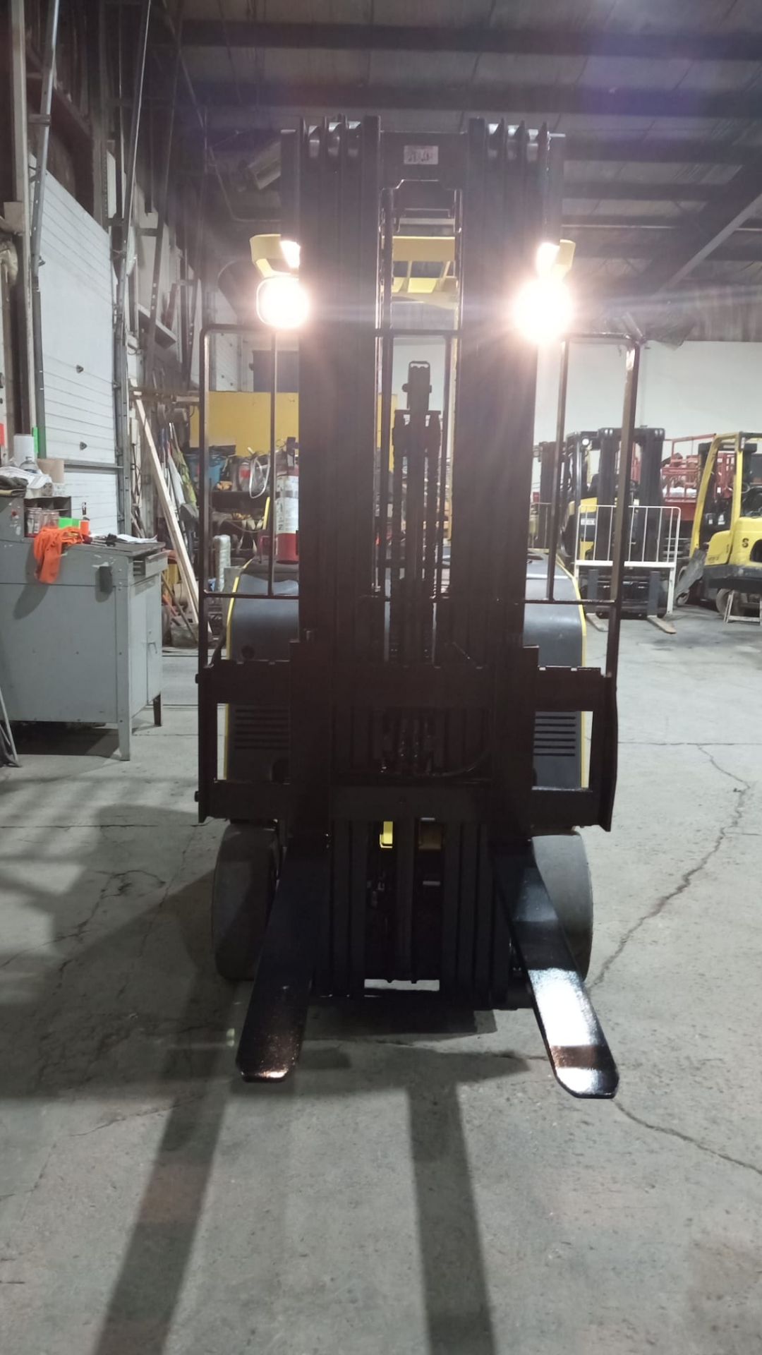 2014 Hyster 3,500lbs Capacity Electric Stand On Forklift 4-STAGE MAST 36V with sideshift - FREE - Image 5 of 6