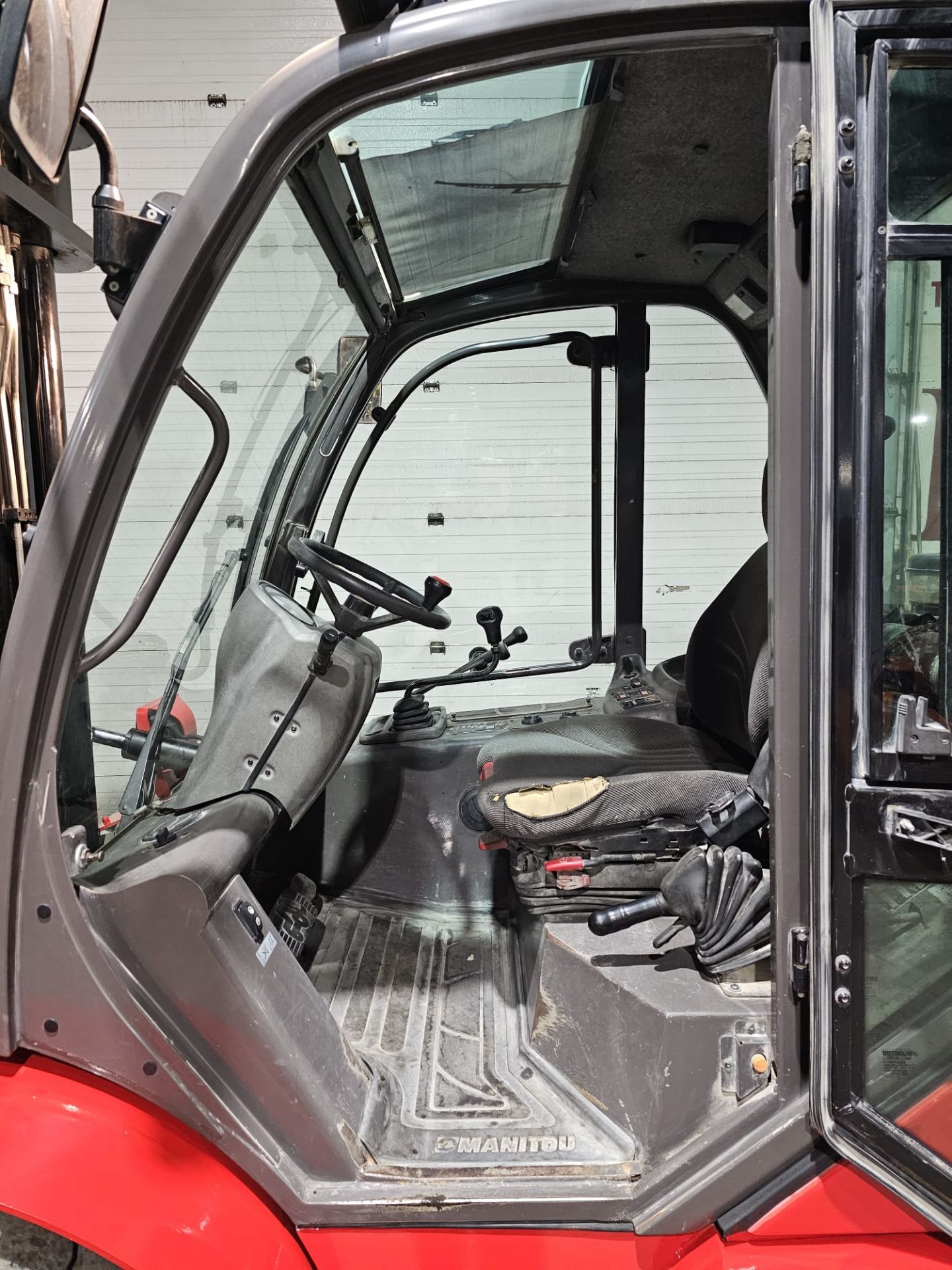 2016 Manitou Model MSI-50 11,000lbs Capacity OUTDOOR Forklift 72" Forks & sideshift , Diesel with - Image 6 of 12