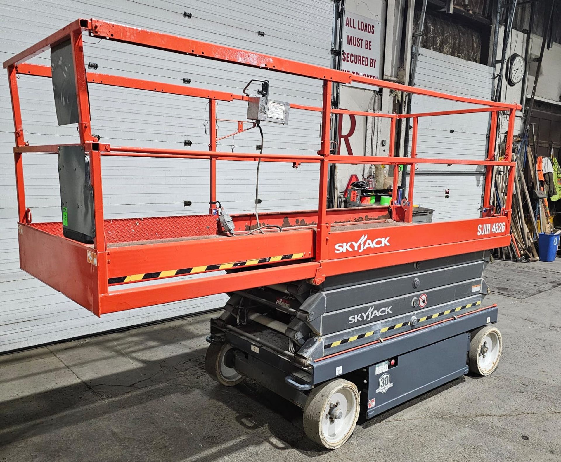 2015 Skyjack III model 4626 Electric Motorized Scissor Lift with pendant controller with - Image 6 of 13