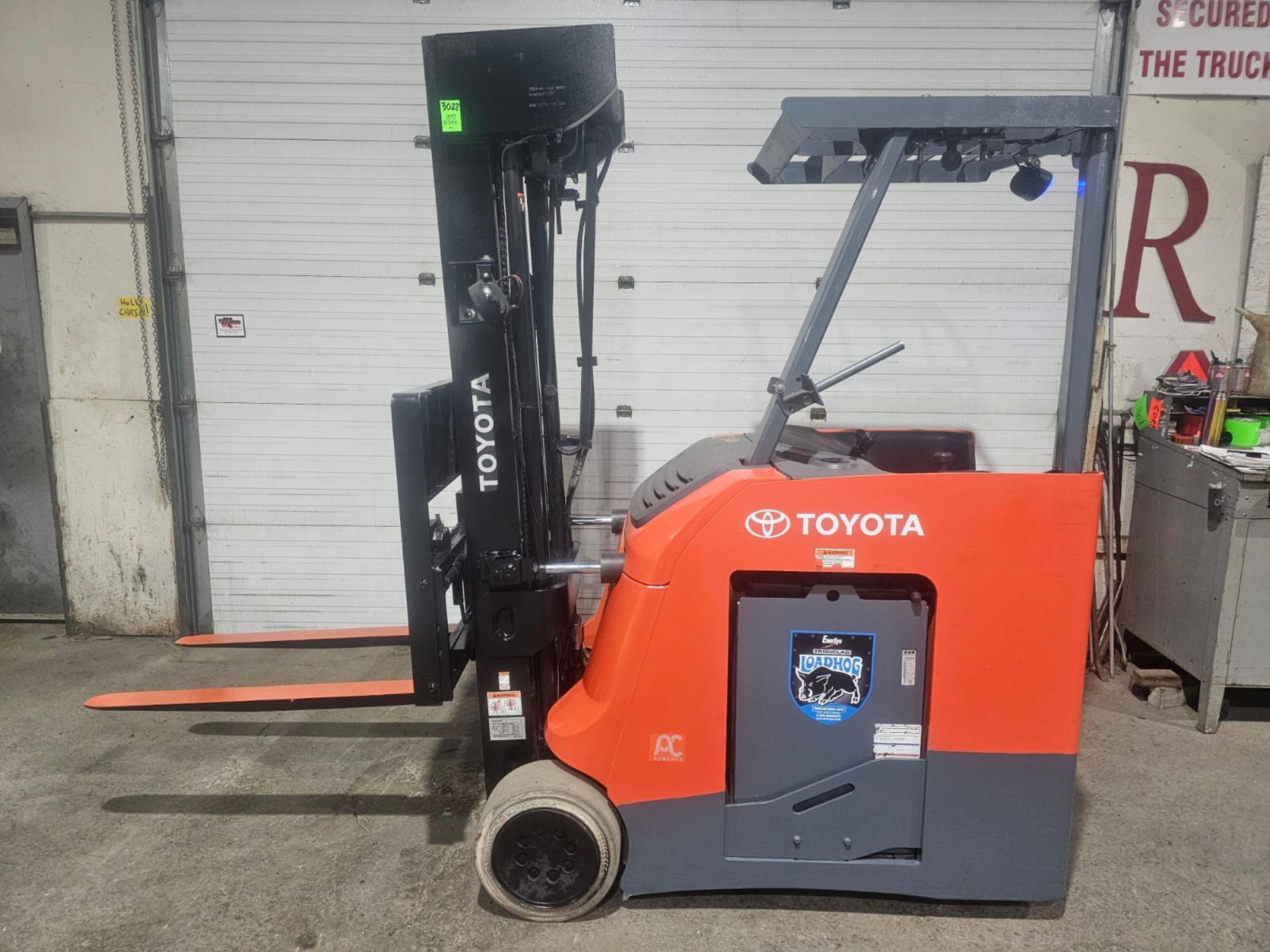 2017 Toyota 4,000lbs Capacity Forklift Electric 36V with sideshift & 4-STAGE MAST 276" max load