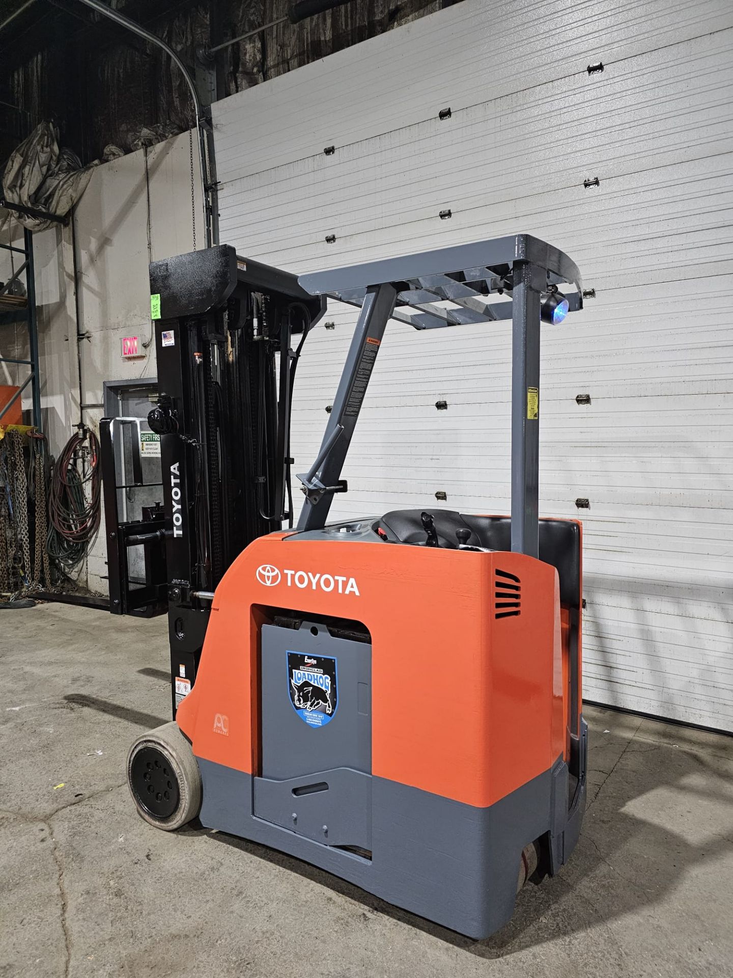 2017 Toyota 4,000lbs Capacity Stand On Electric Forklift with 4-STAGE Mast, sideshift, 36V Battery & - Image 2 of 6