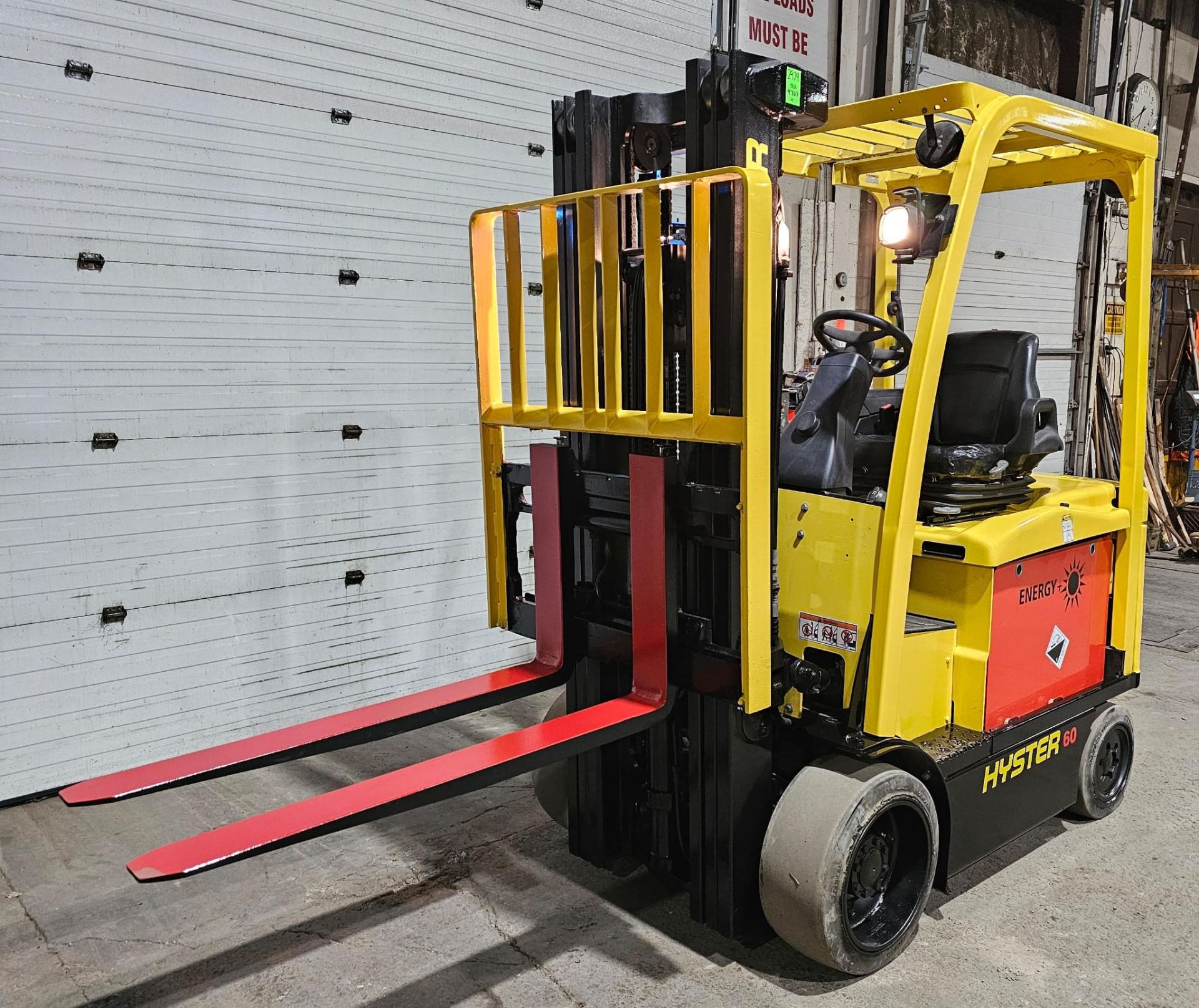 2016 Hyster 5,000lbs Capacity Forklift BRAND NEW BATTERY 48V Battery Sideshift 3-STAGE MAST * 187" - Image 6 of 8