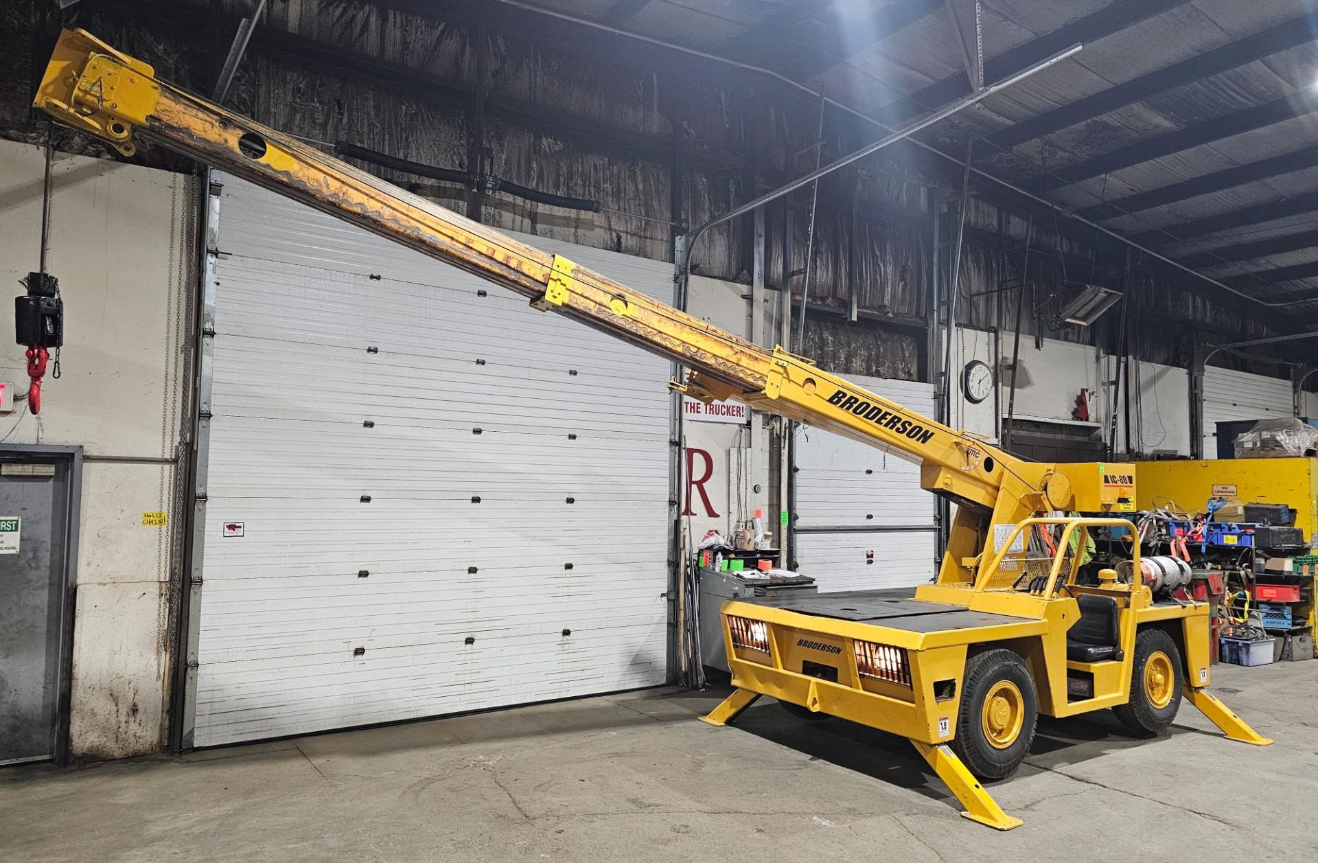 BRODERSON CARRY DECK CRANE MODEL IC-80-2D, DIESEL & Propane (LPG) with OUTRIGGERS - Image 2 of 14