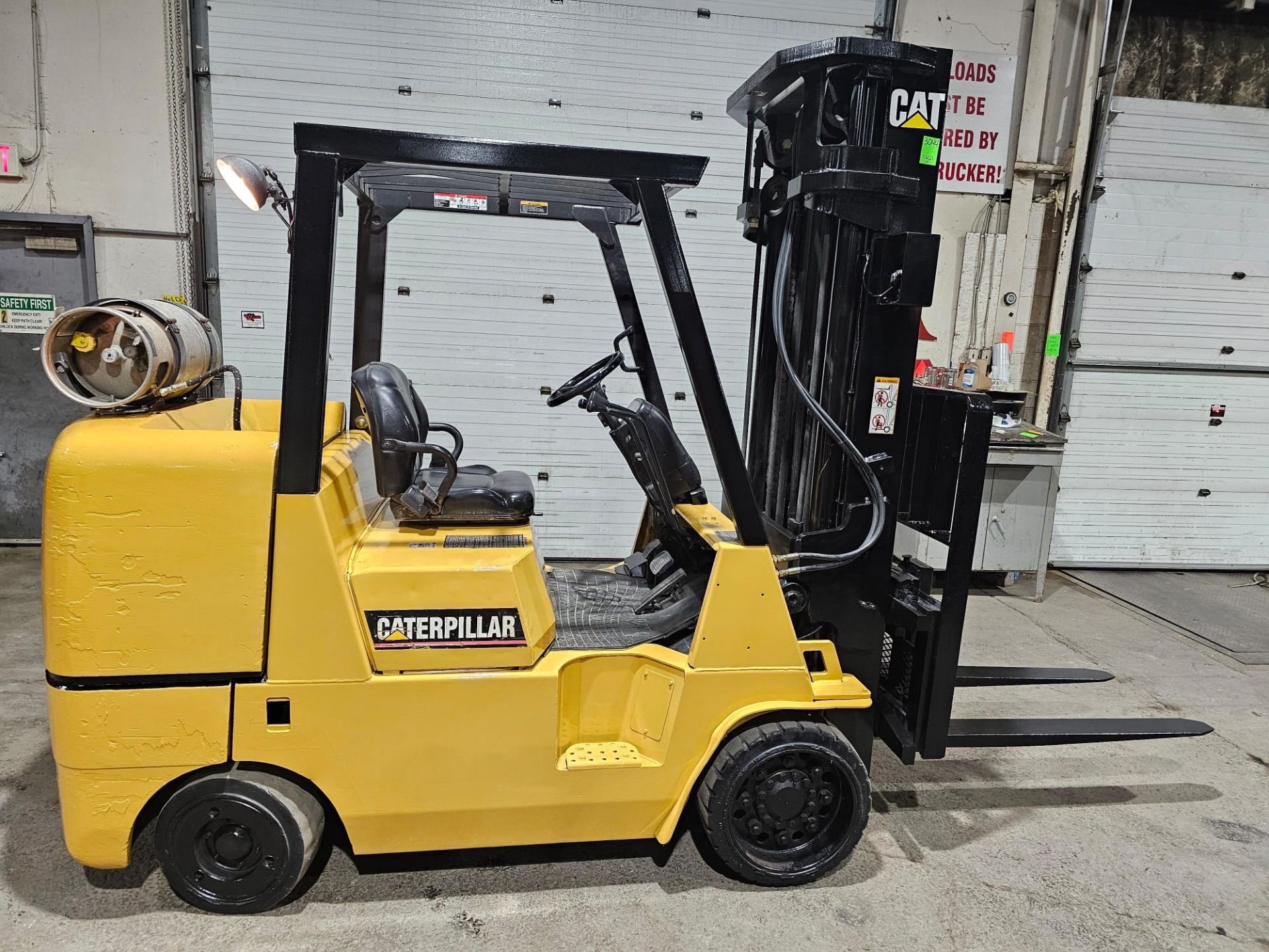 CAT 9,000lbs Capacity LPG (Propane) Forklift with sideshift & 3-STAGE MAST 209" load height (no tank