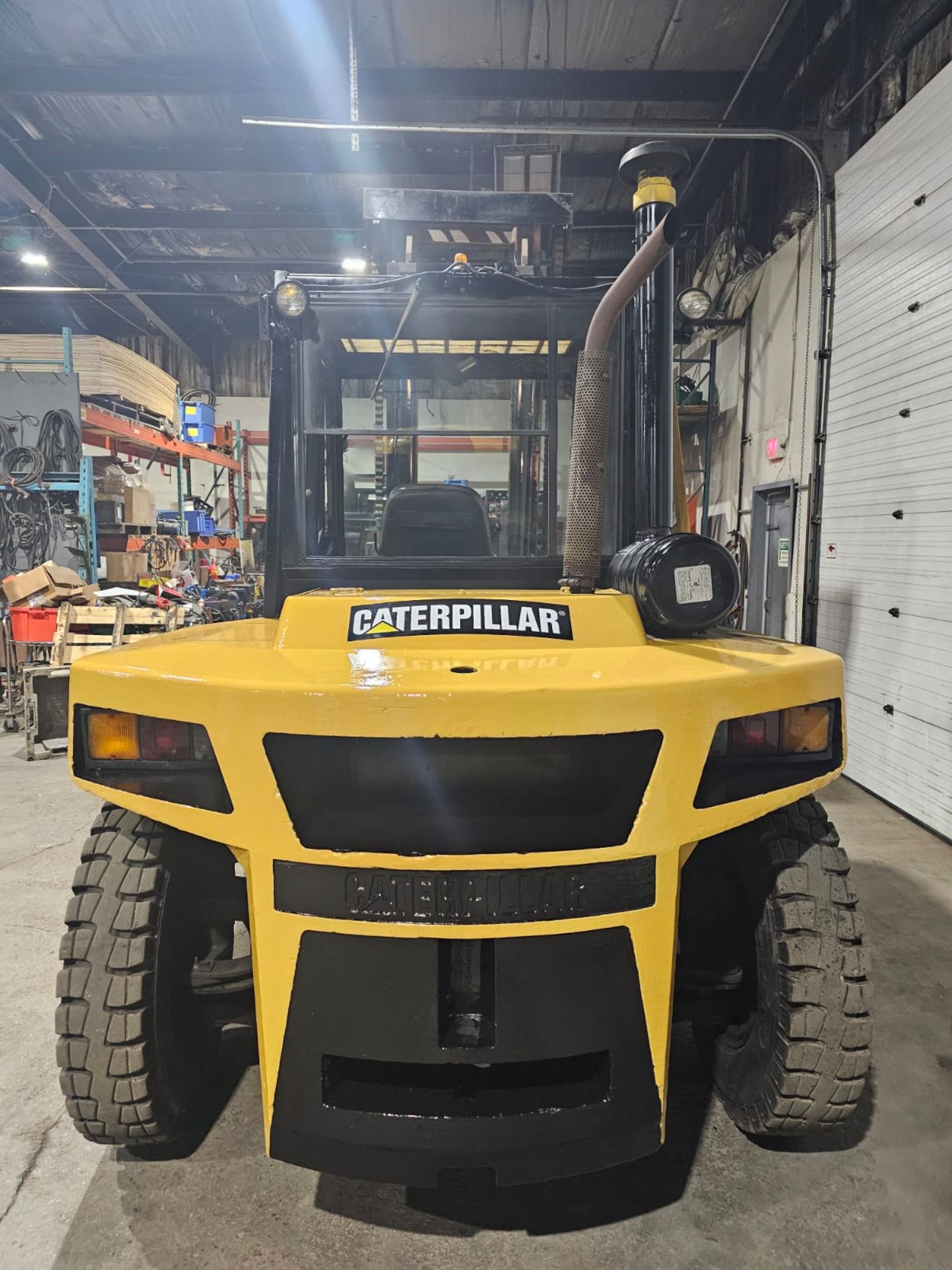 CATERPILLAR 20,000lbs Capacity LPG (Propane) OUTDOOR Forklift with 72" Forks & 146" load height with - Image 7 of 9