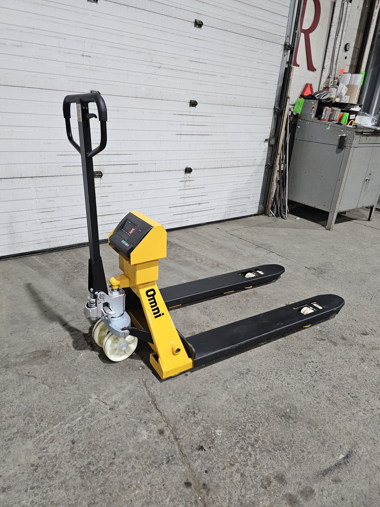 Brand New Omni Pallet Truck Walkie 6,000lbs / 3,000kg capacity with Built On Digital Scale & Charger