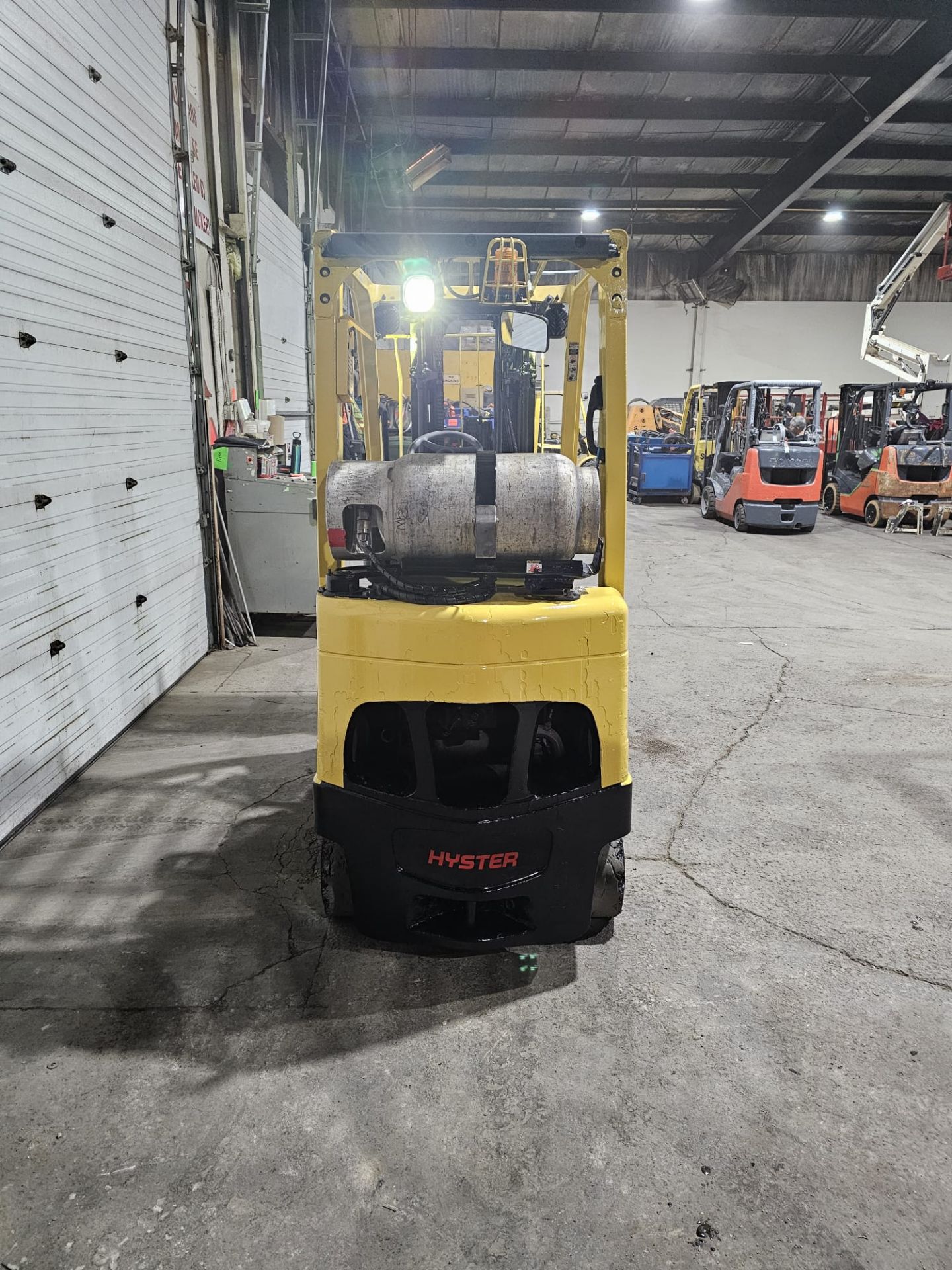 2015 Hyster 4,000lbs Capacity LPG (Propane) Forklift with sideshift and 3-STAGE MAST (no propane - Image 4 of 5