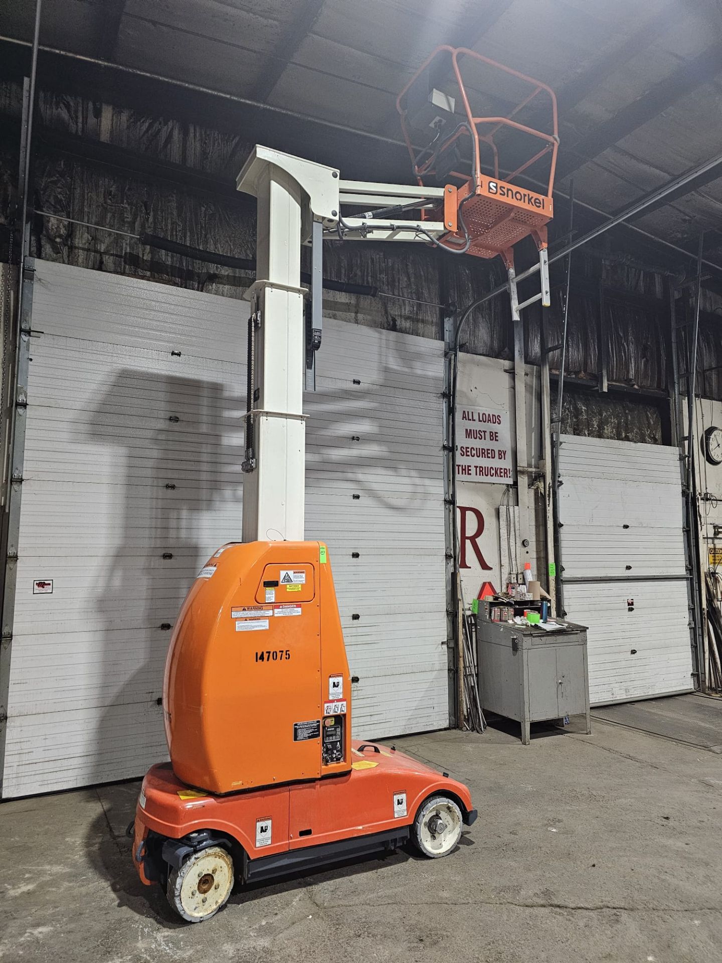 2019 Snorkel Model MB20J Mast Boom Lift Unit ManLift with 26' Working Height 24V Indoor Non- - Image 7 of 11