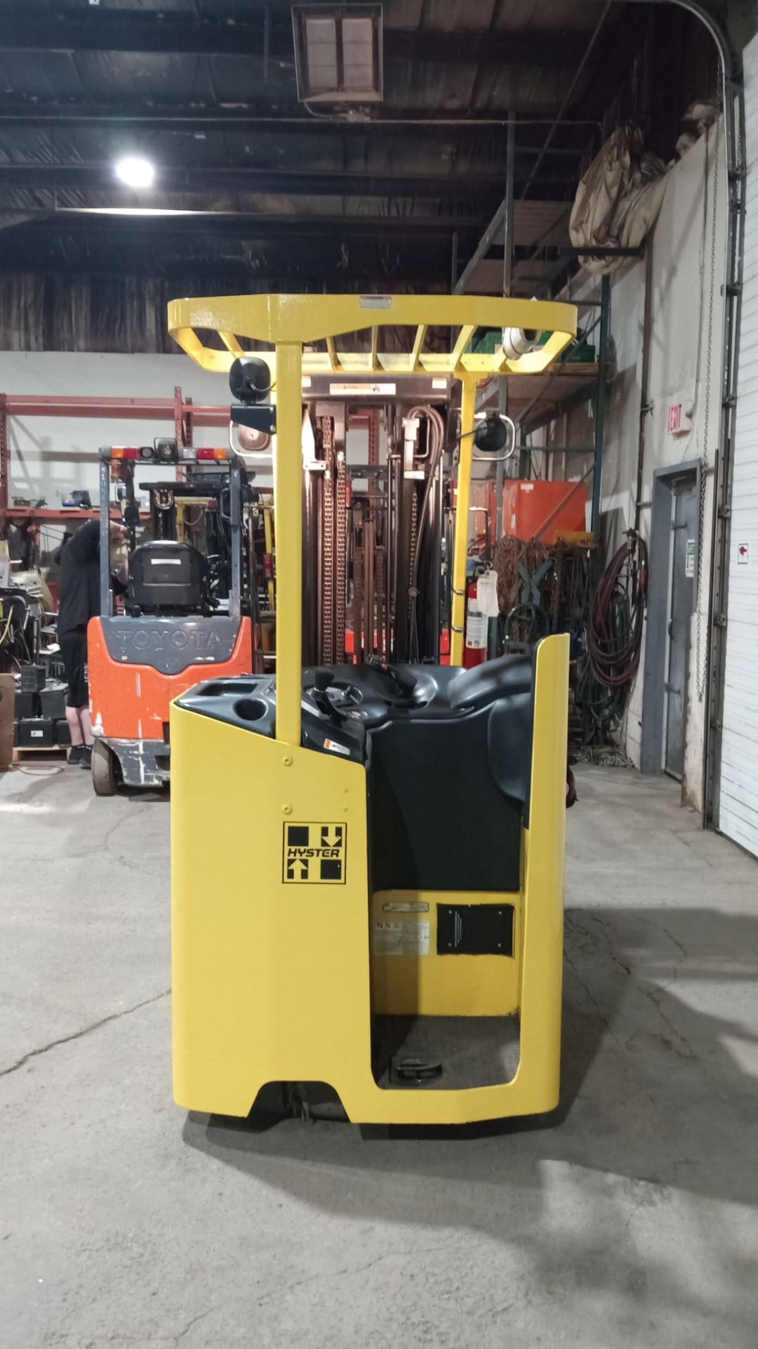 2014 Hyster 3,500lbs Capacity Electric Stand On Forklift 4-STAGE MAST 36V with sideshift - FREE - Image 4 of 6