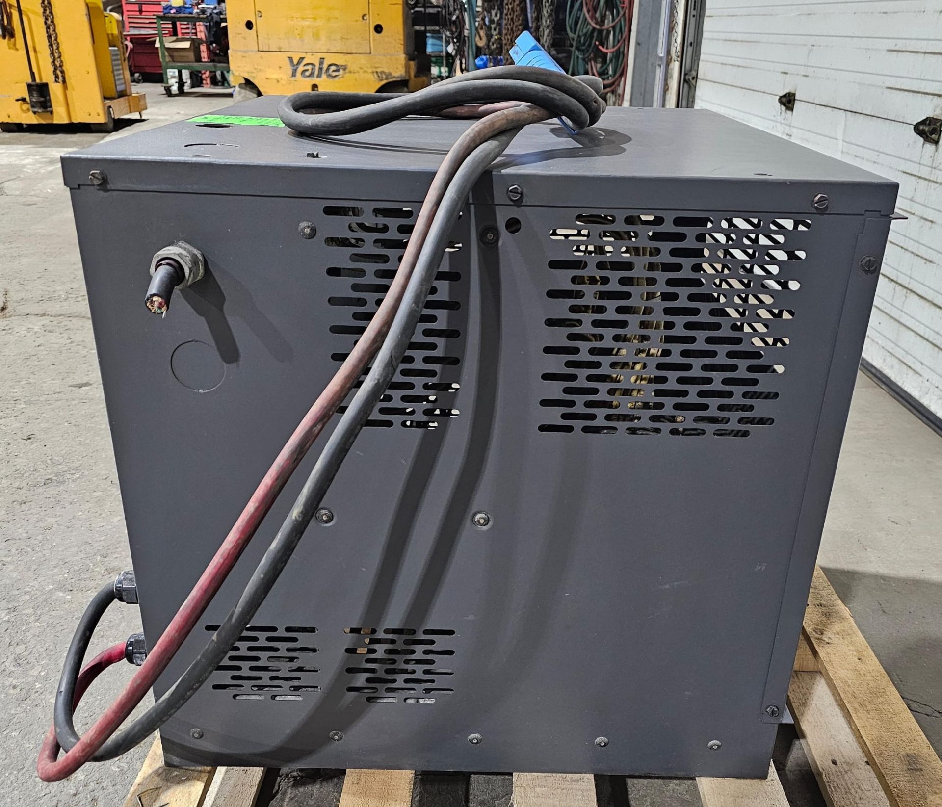 Enersys Workhog Forklift Battery Charger Model: wg3-24-865 - Made in USA - Output: 48V 3 phase 480 / - Bild 4 aus 4