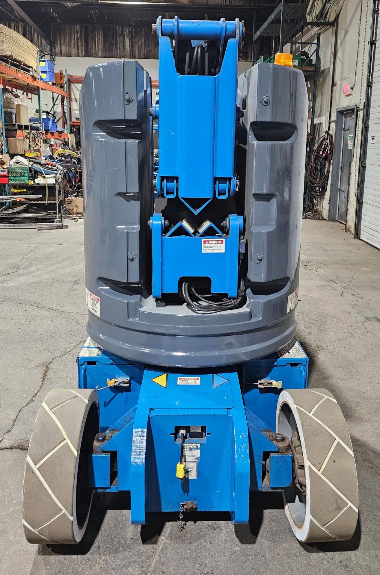 Genie model Z-30/20N Zoom Boom Electric Motorized Man Lift 30' Height & 21' Reach - with 24V Battery - Image 5 of 9