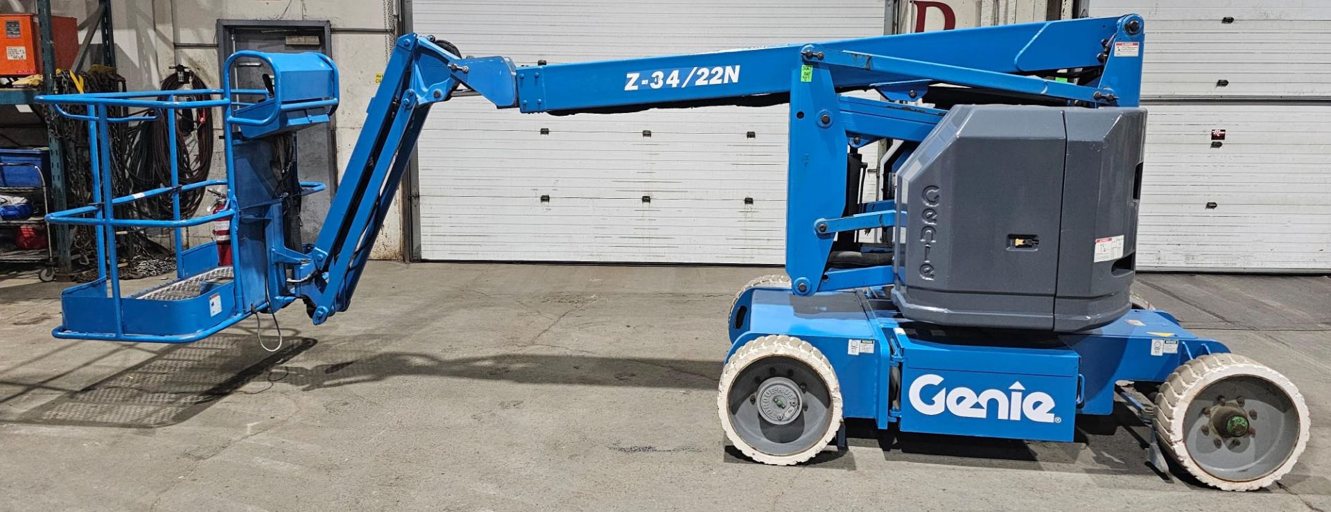 2007 Genie model Z-30-N Zoom Boom Electric Motorized Man Lift 30' Height & 21' Reach - with 24V - Image 9 of 9